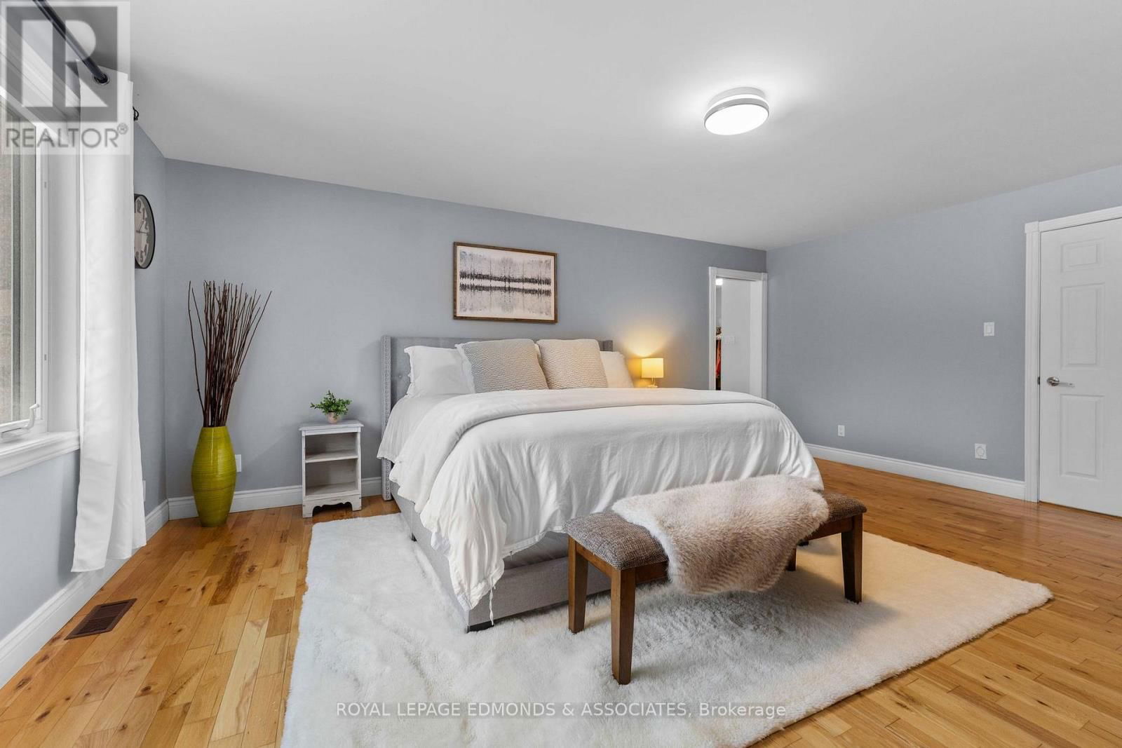 50 BLUE DANUBE WAY Image 18