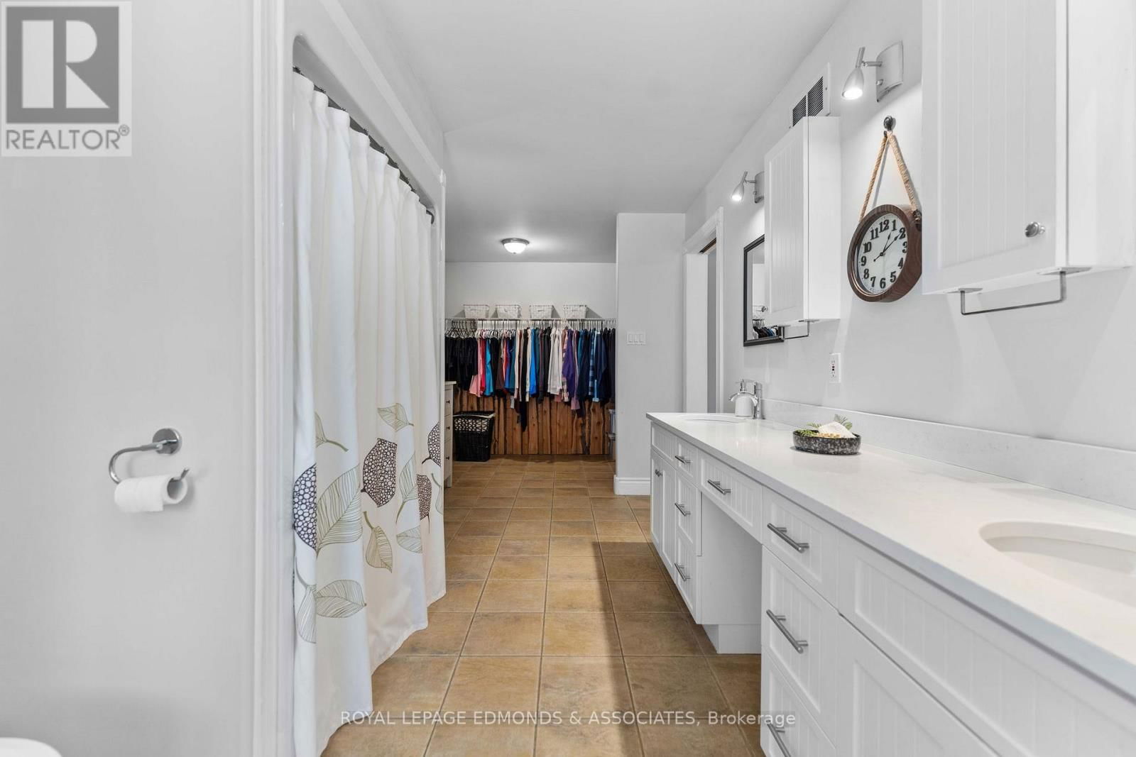 50 BLUE DANUBE WAY Image 21