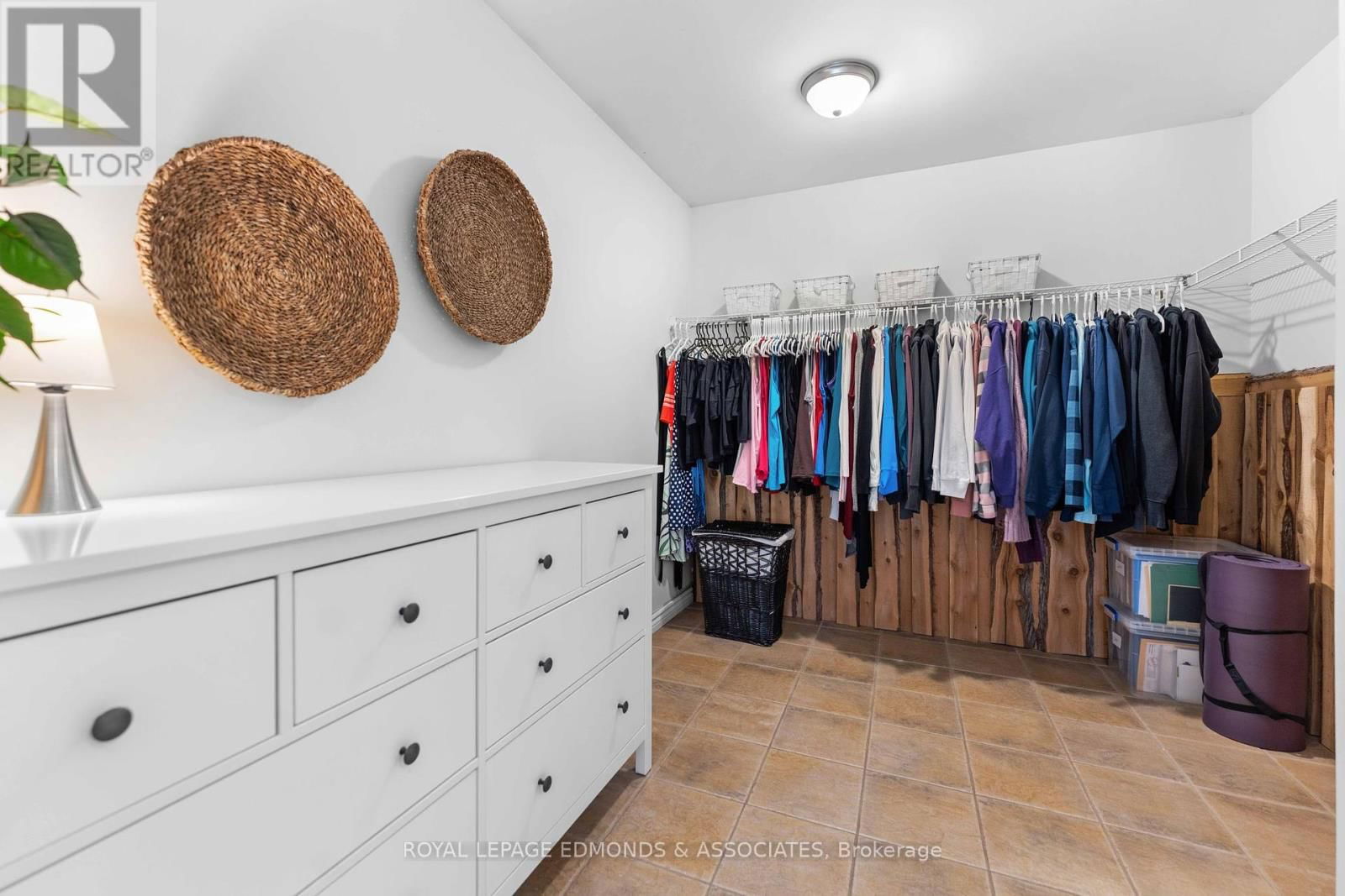 50 BLUE DANUBE WAY Image 22