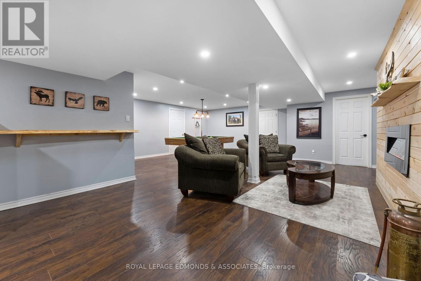 50 BLUE DANUBE WAY Image 28