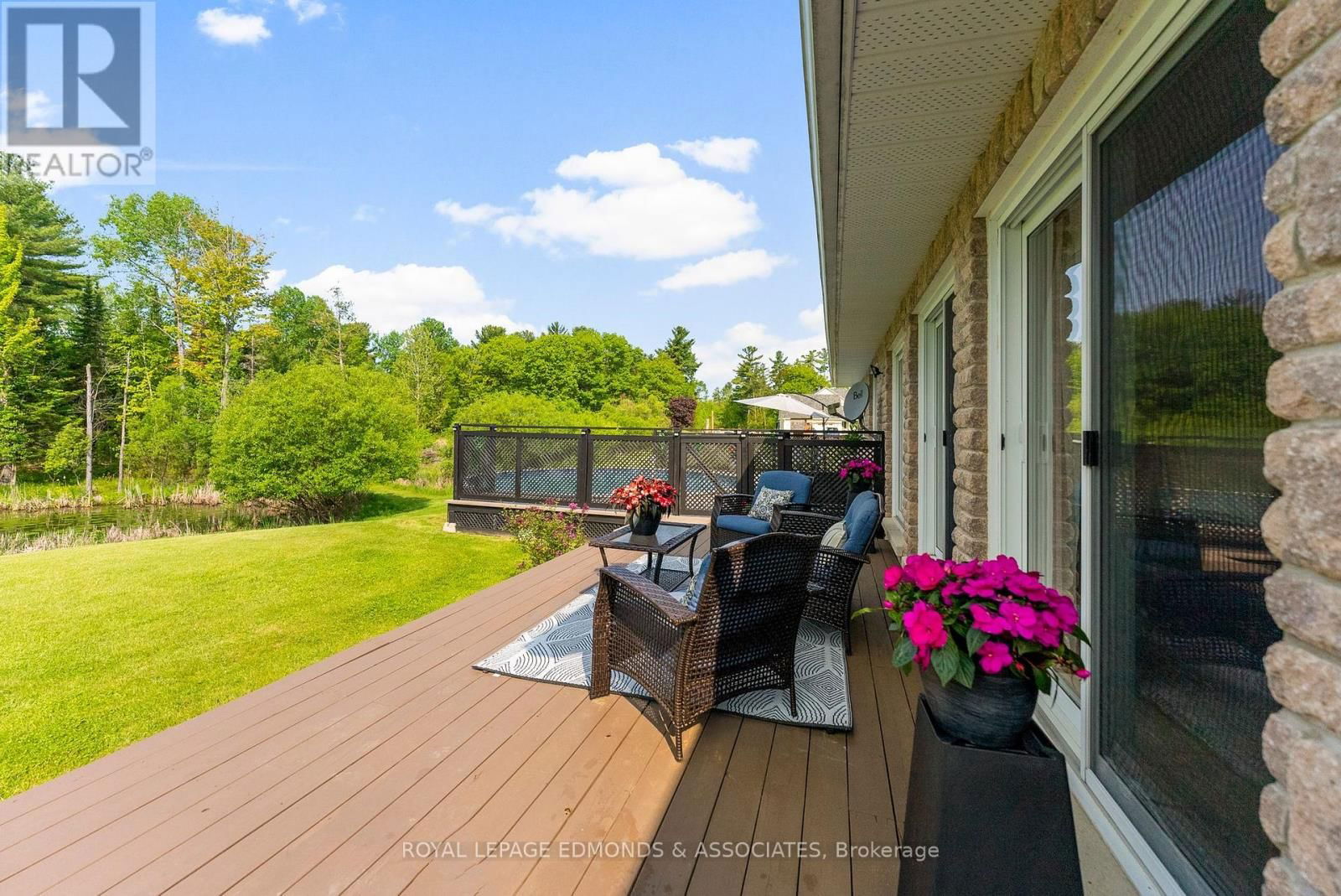 50 BLUE DANUBE WAY Image 36