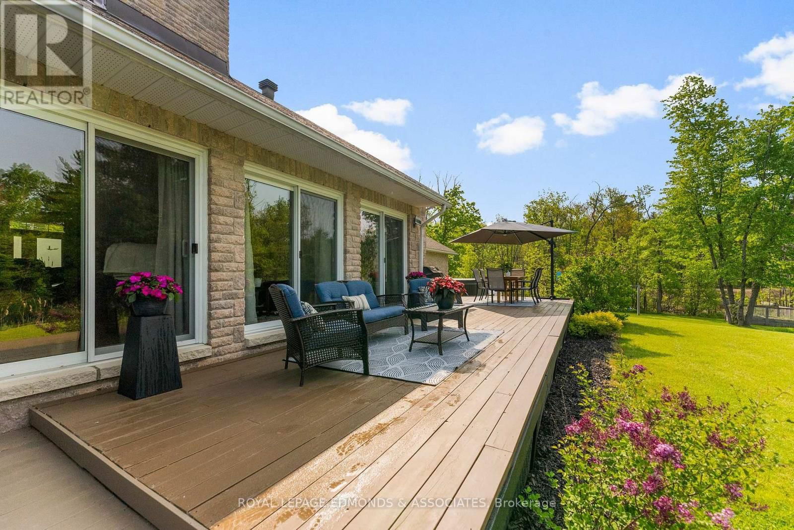 50 BLUE DANUBE WAY Image 37