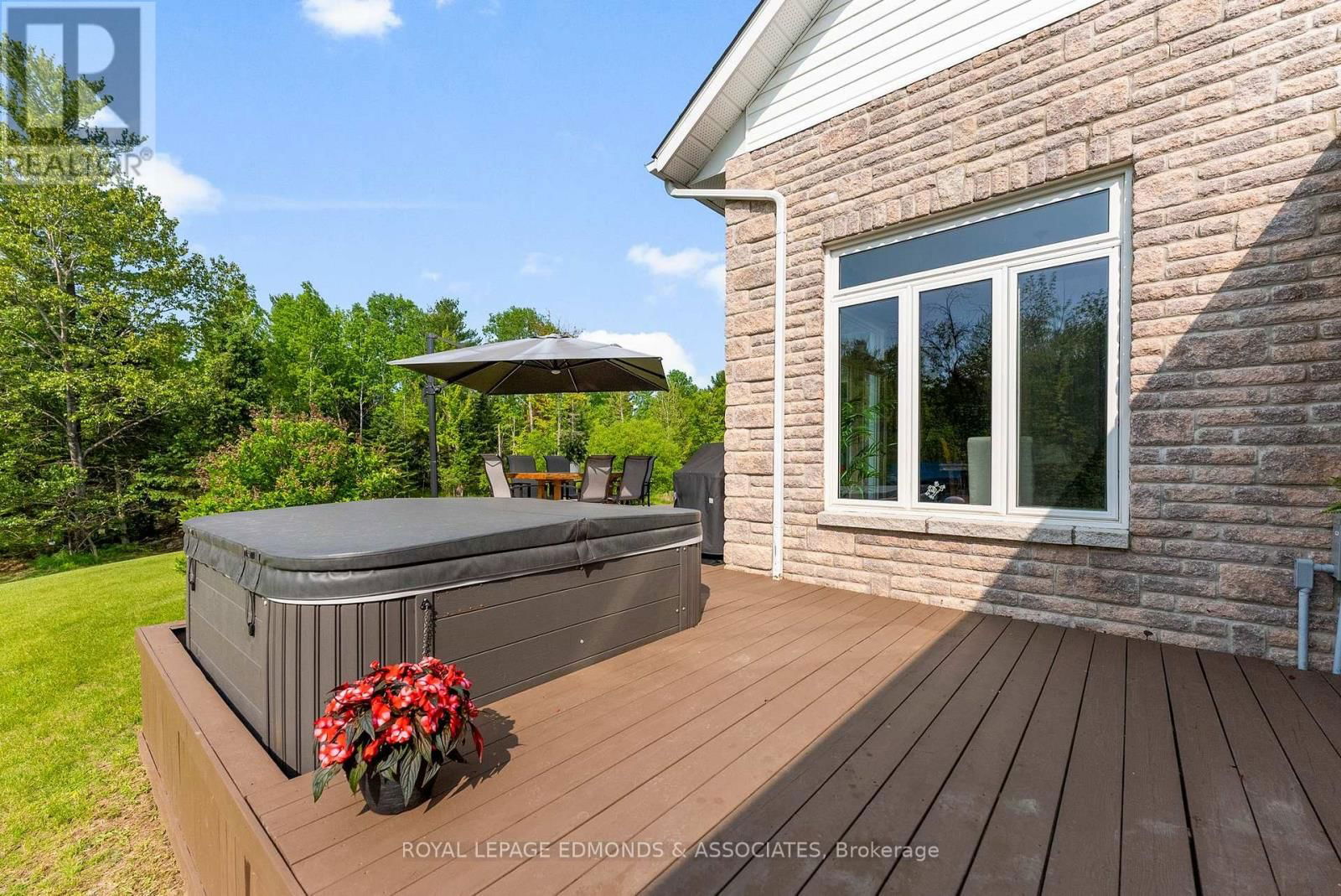 50 BLUE DANUBE WAY Image 38