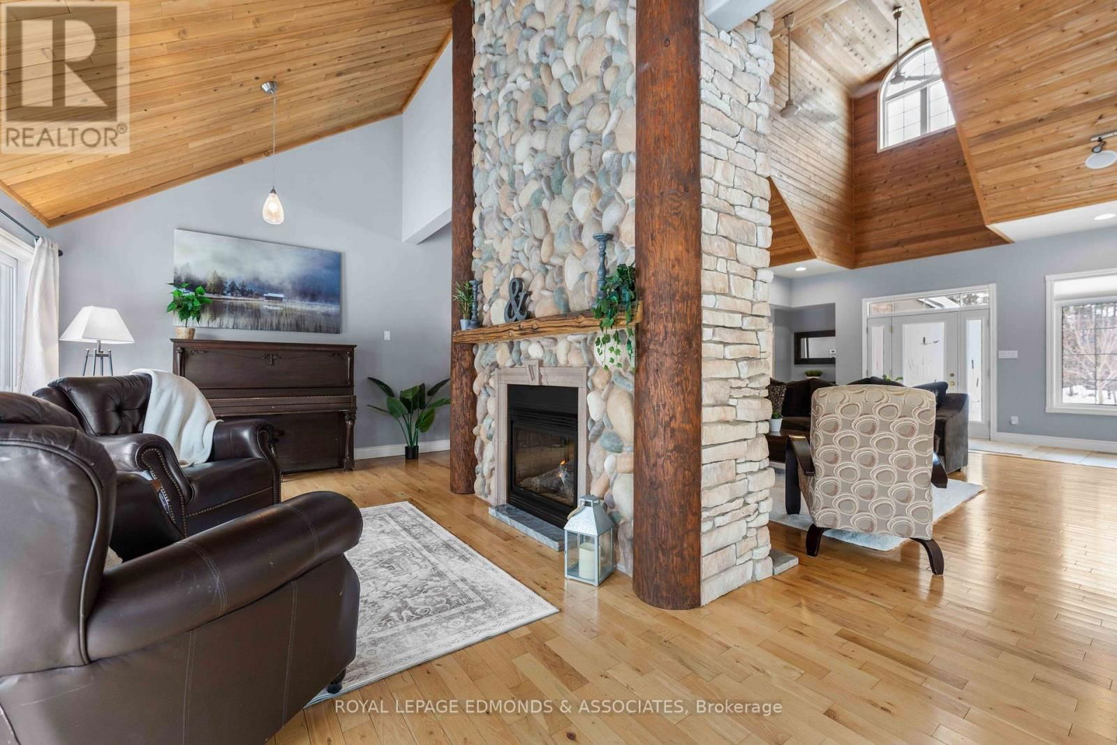 50 BLUE DANUBE WAY Image 4