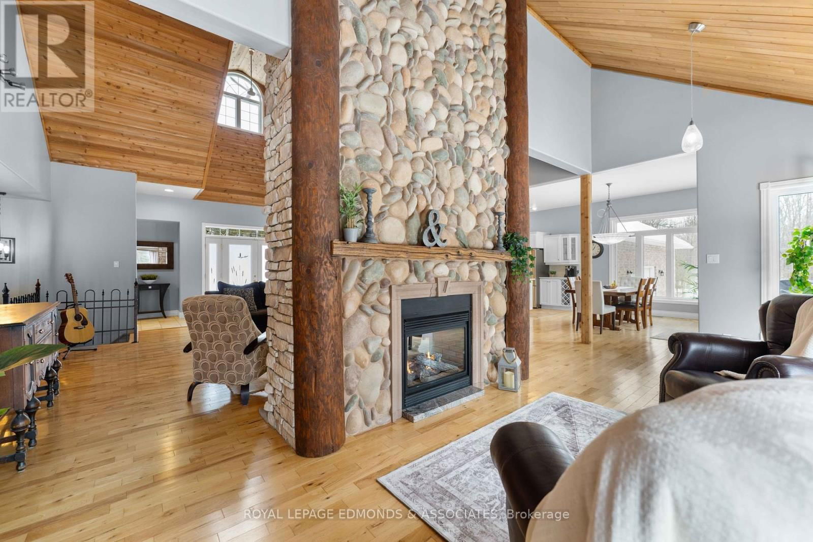 50 BLUE DANUBE WAY Image 5