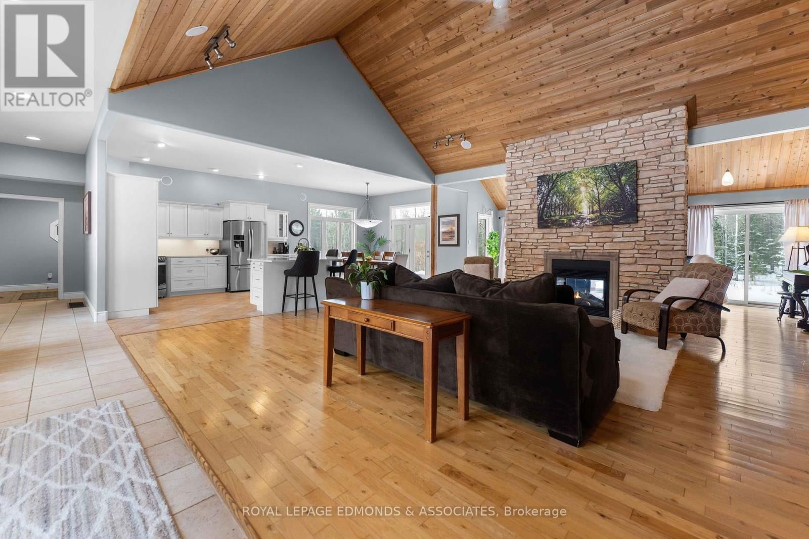 50 BLUE DANUBE WAY Image 7
