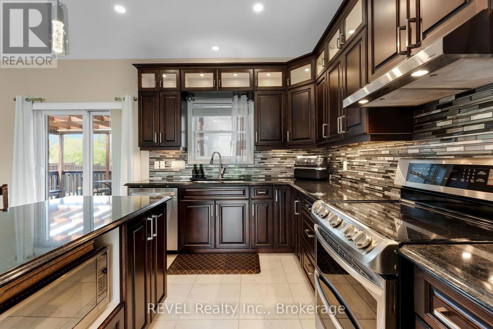 181 HETRAM COURT Image 14