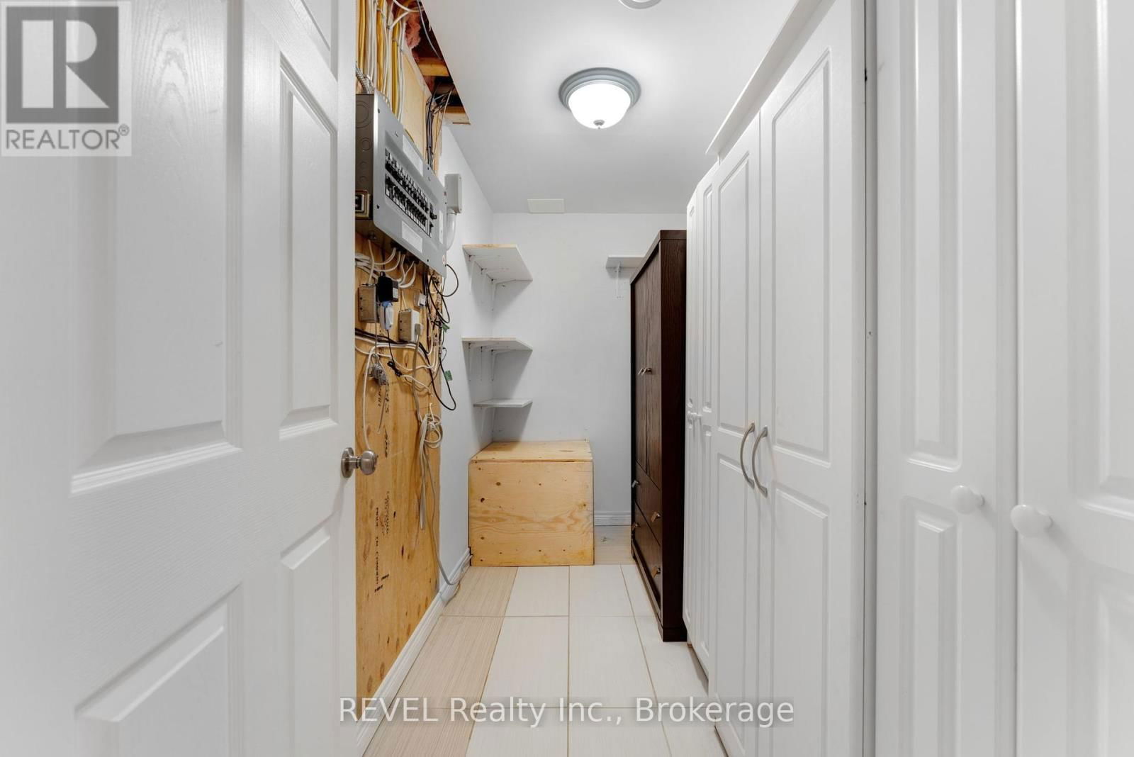 181 HETRAM COURT Image 35