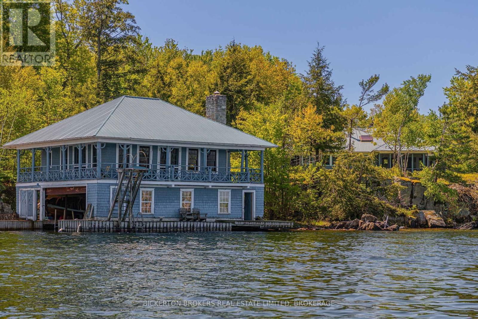 16 HAY ISLAND Image 1
