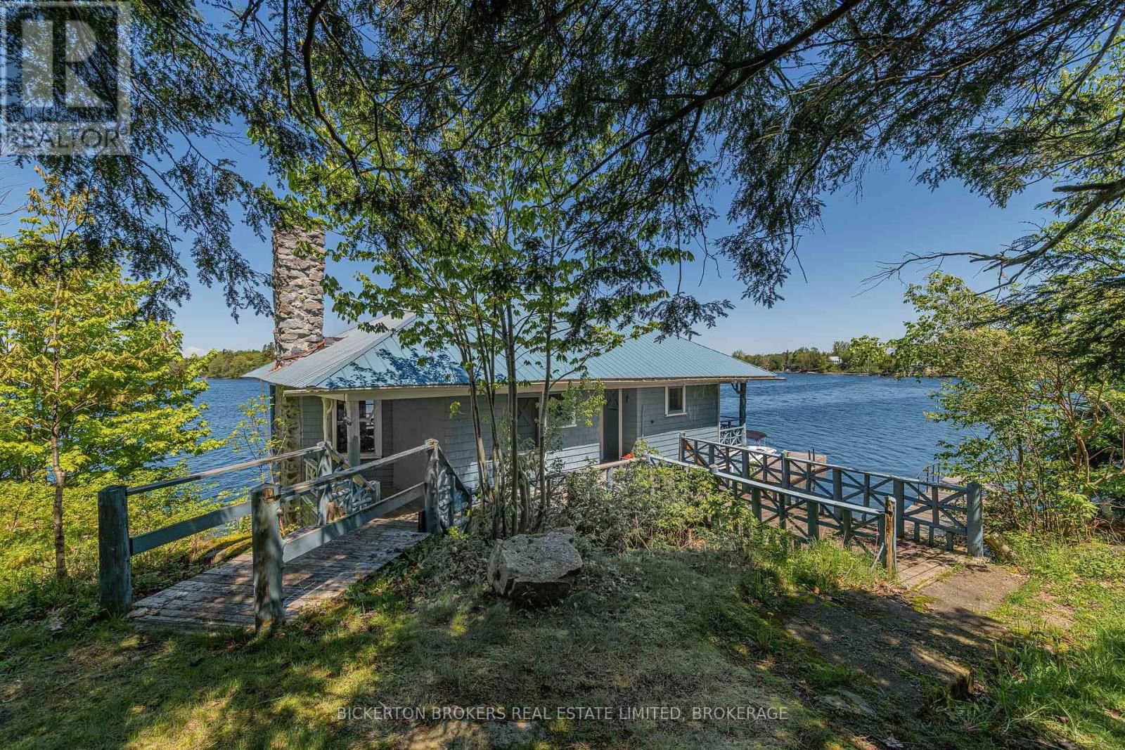 16 HAY ISLAND Image 11