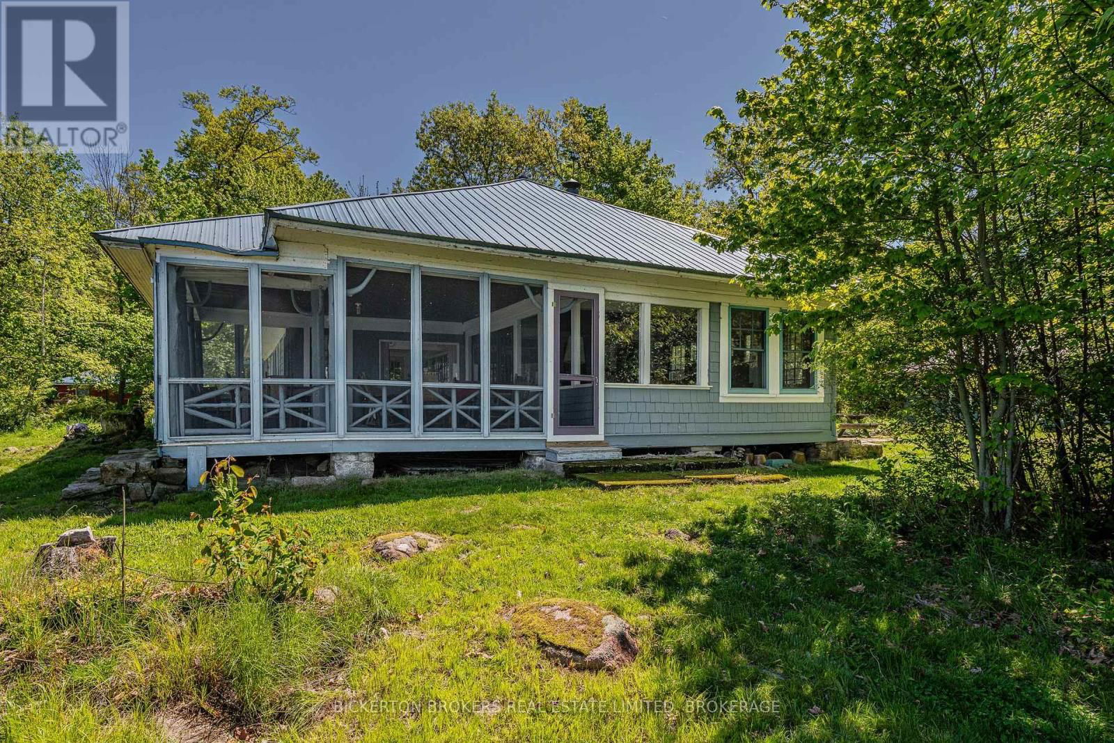 16 HAY ISLAND Image 12