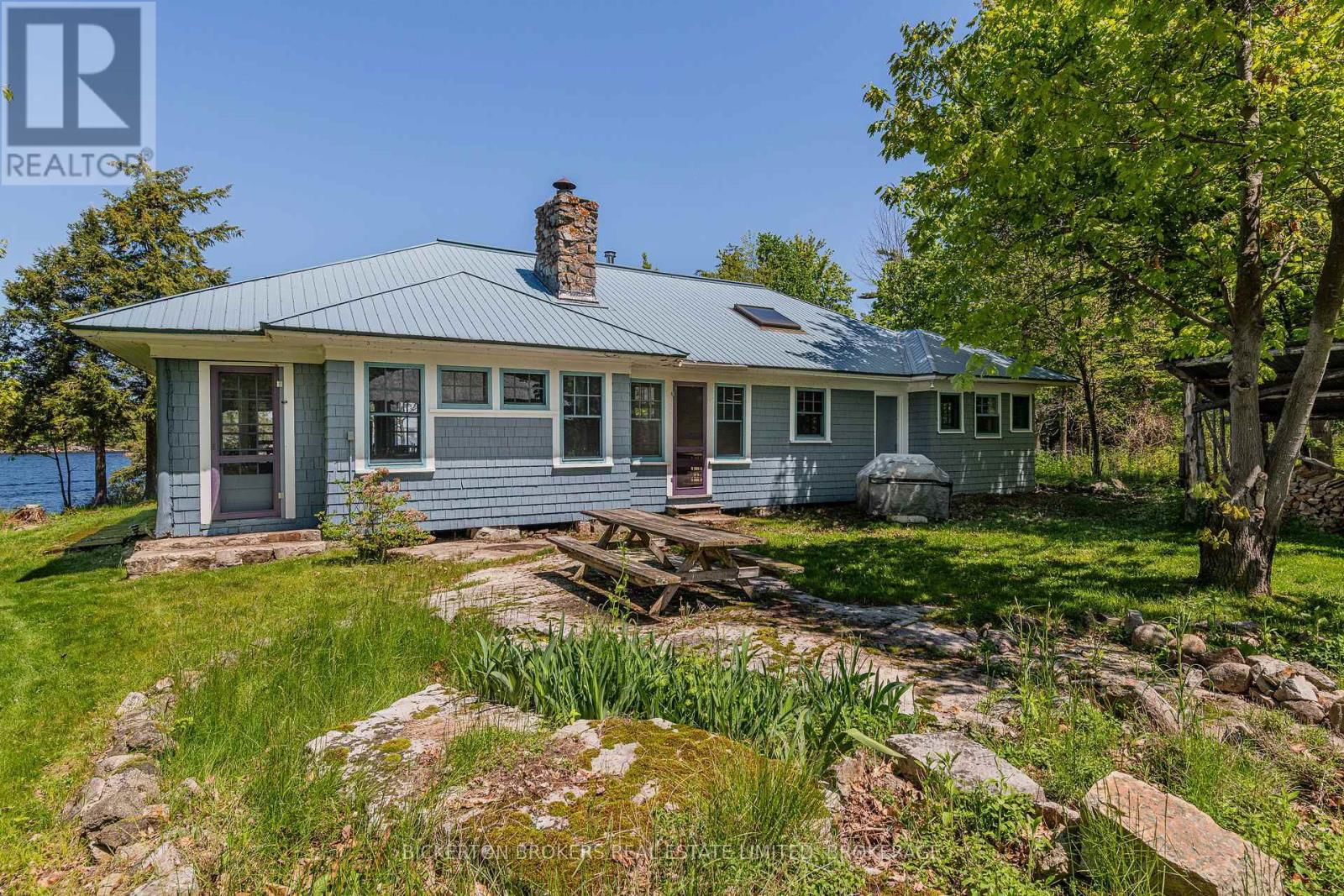 16 HAY ISLAND Image 13