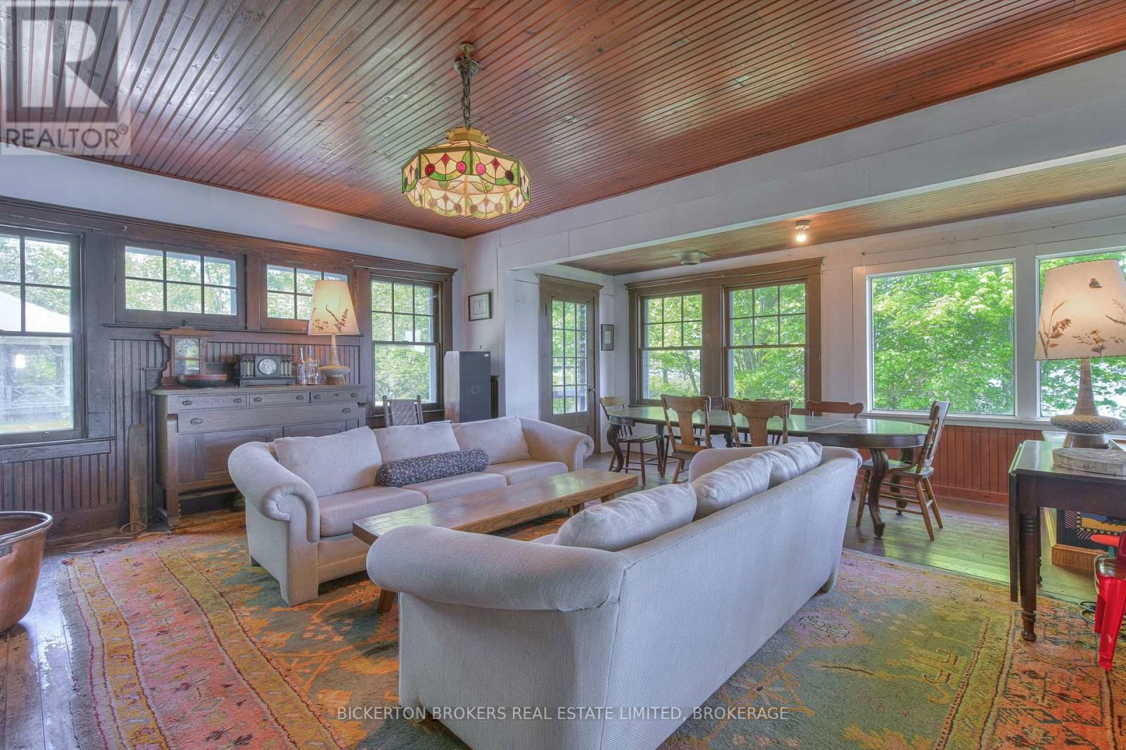 16 HAY ISLAND Image 21