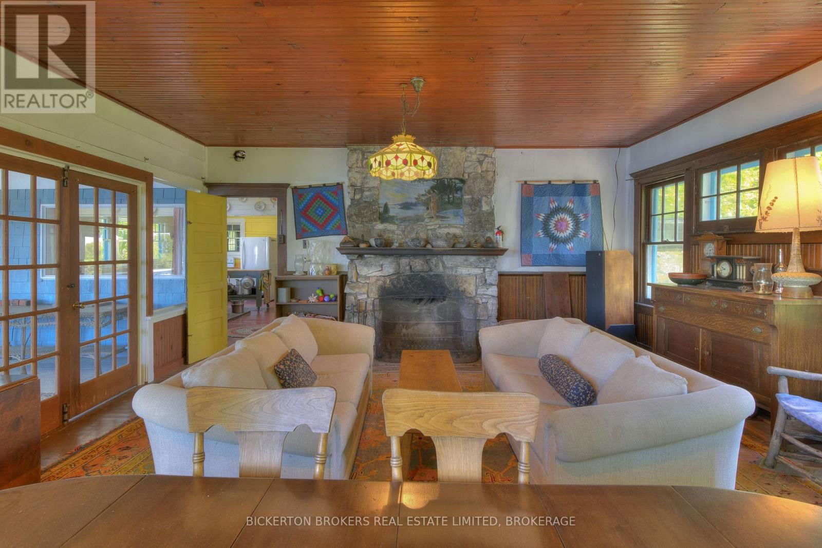 16 HAY ISLAND Image 22