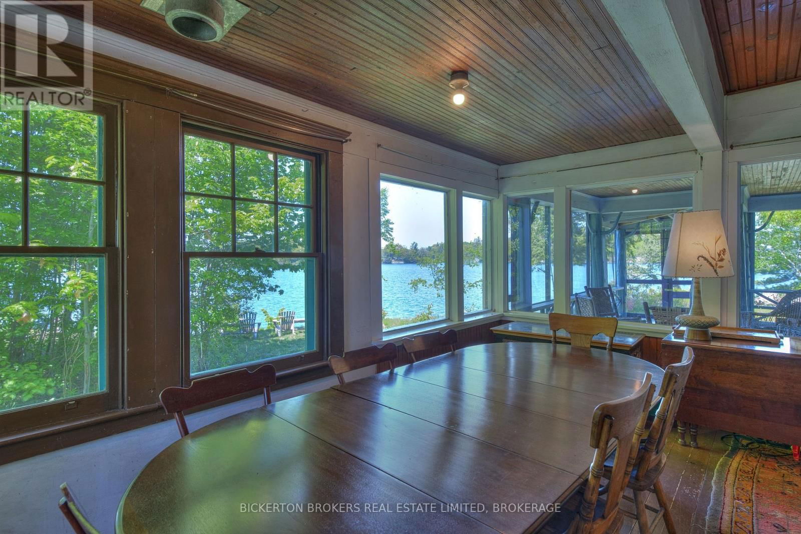 16 HAY ISLAND Image 24