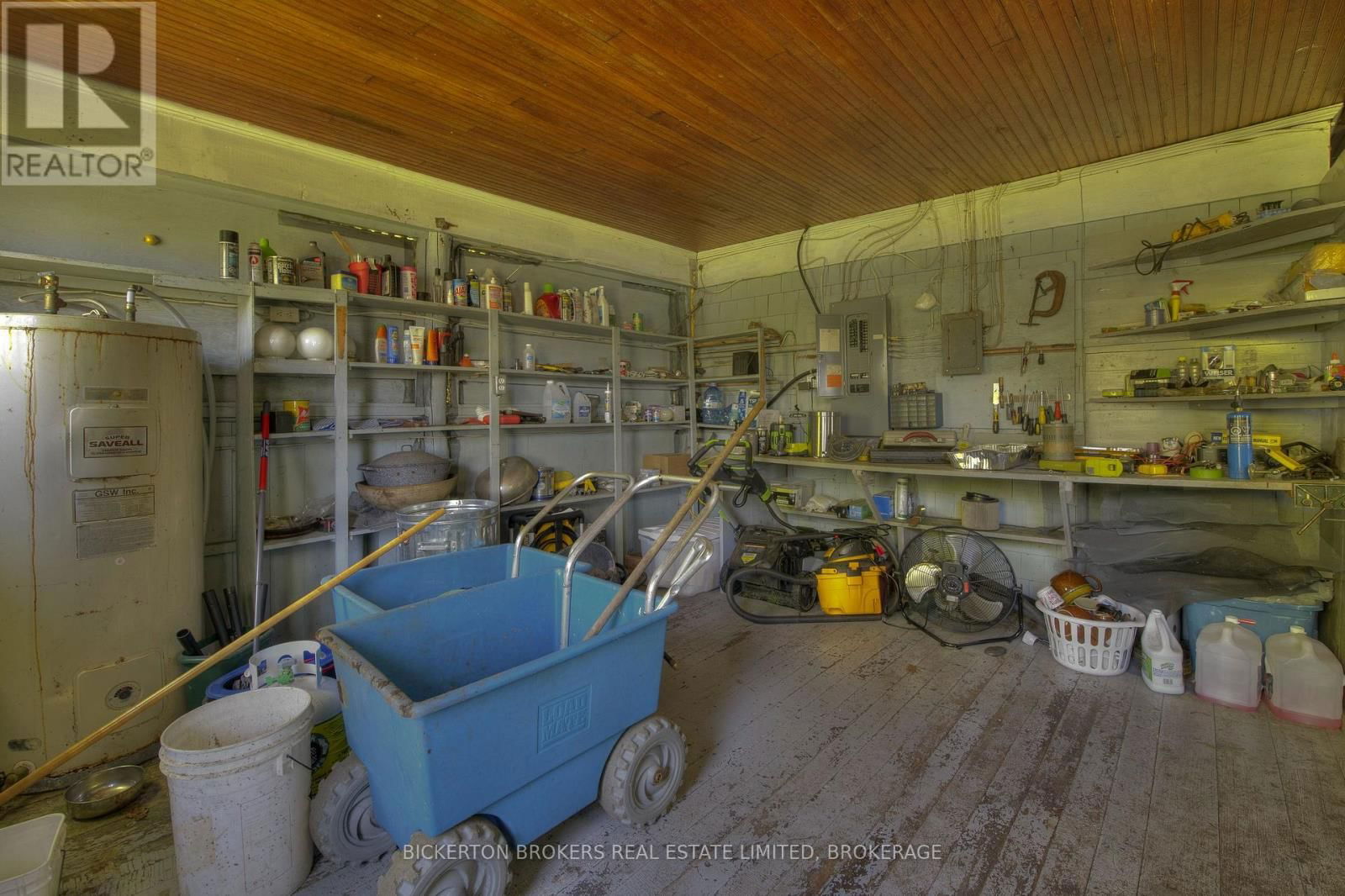 16 HAY ISLAND Image 28