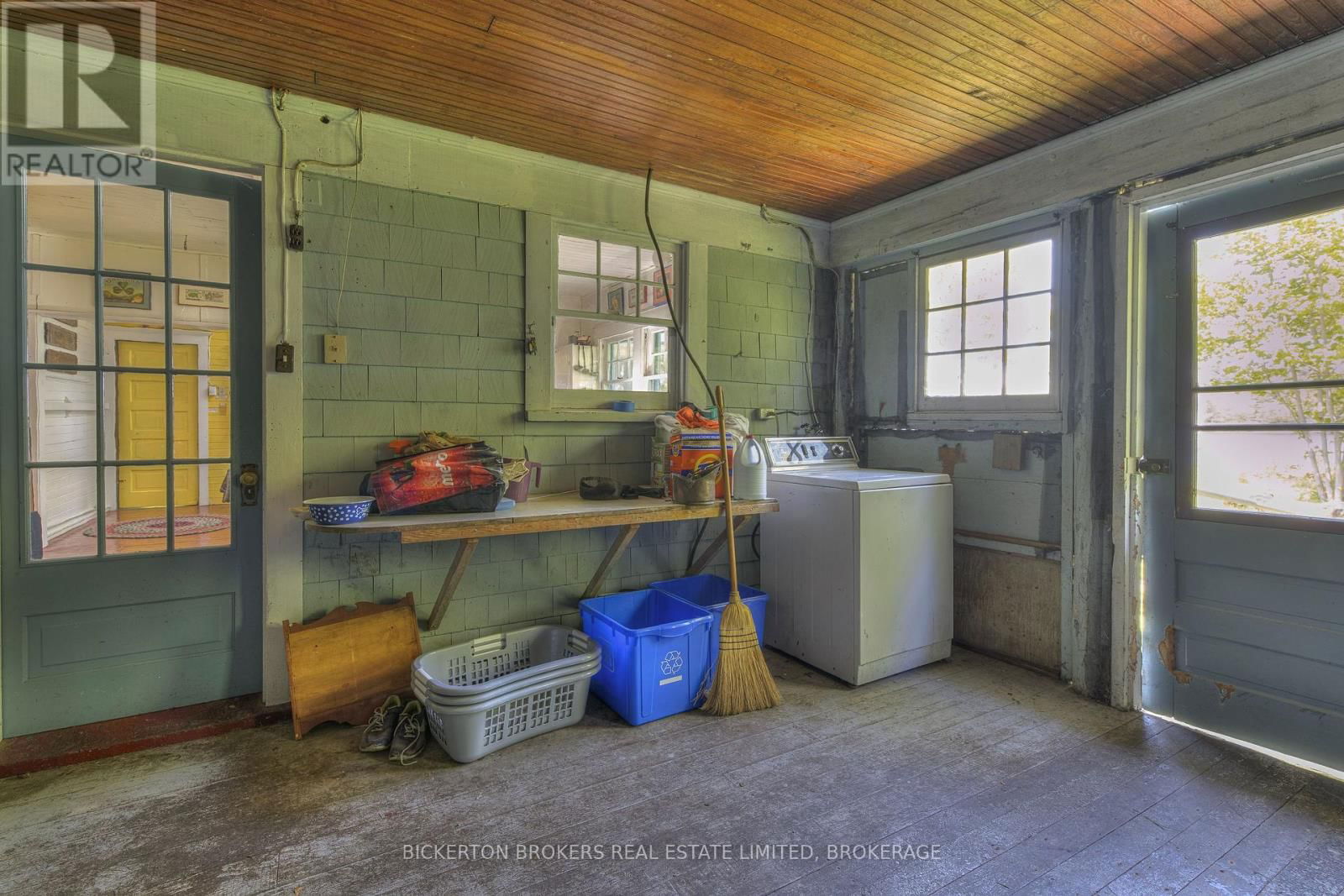 16 HAY ISLAND Image 29