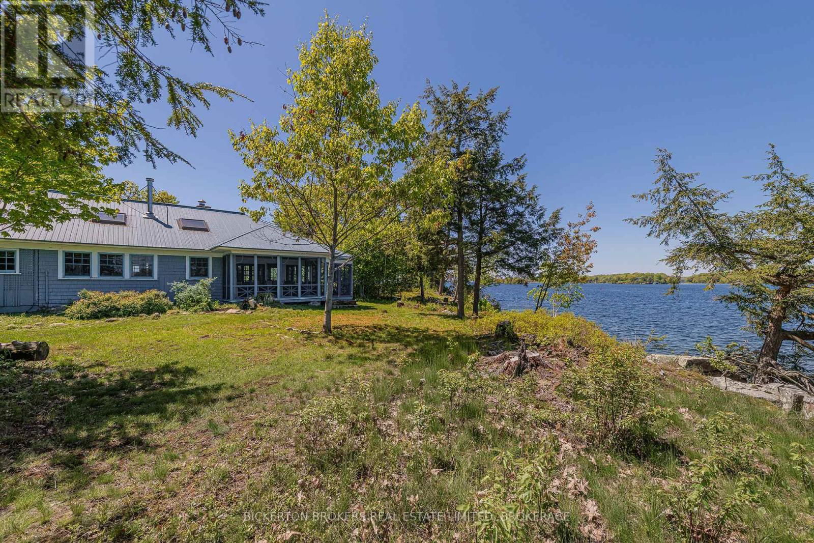 16 HAY ISLAND Image 30