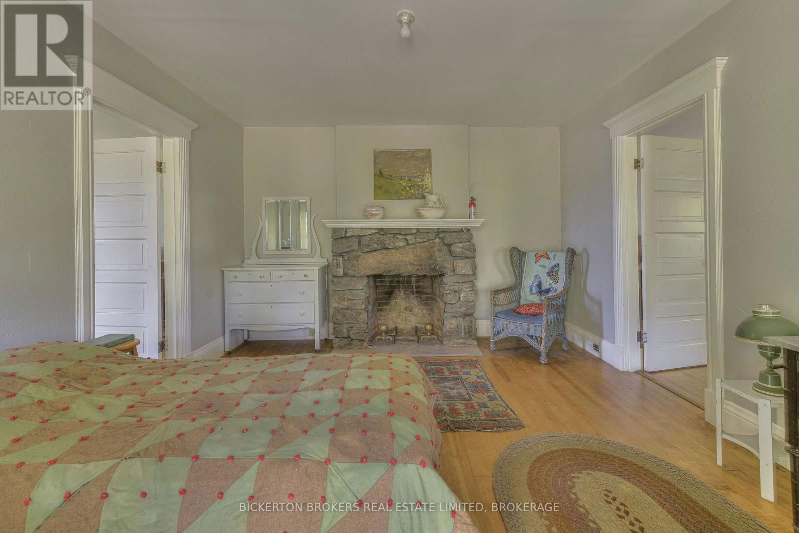 16 HAY ISLAND Image 35