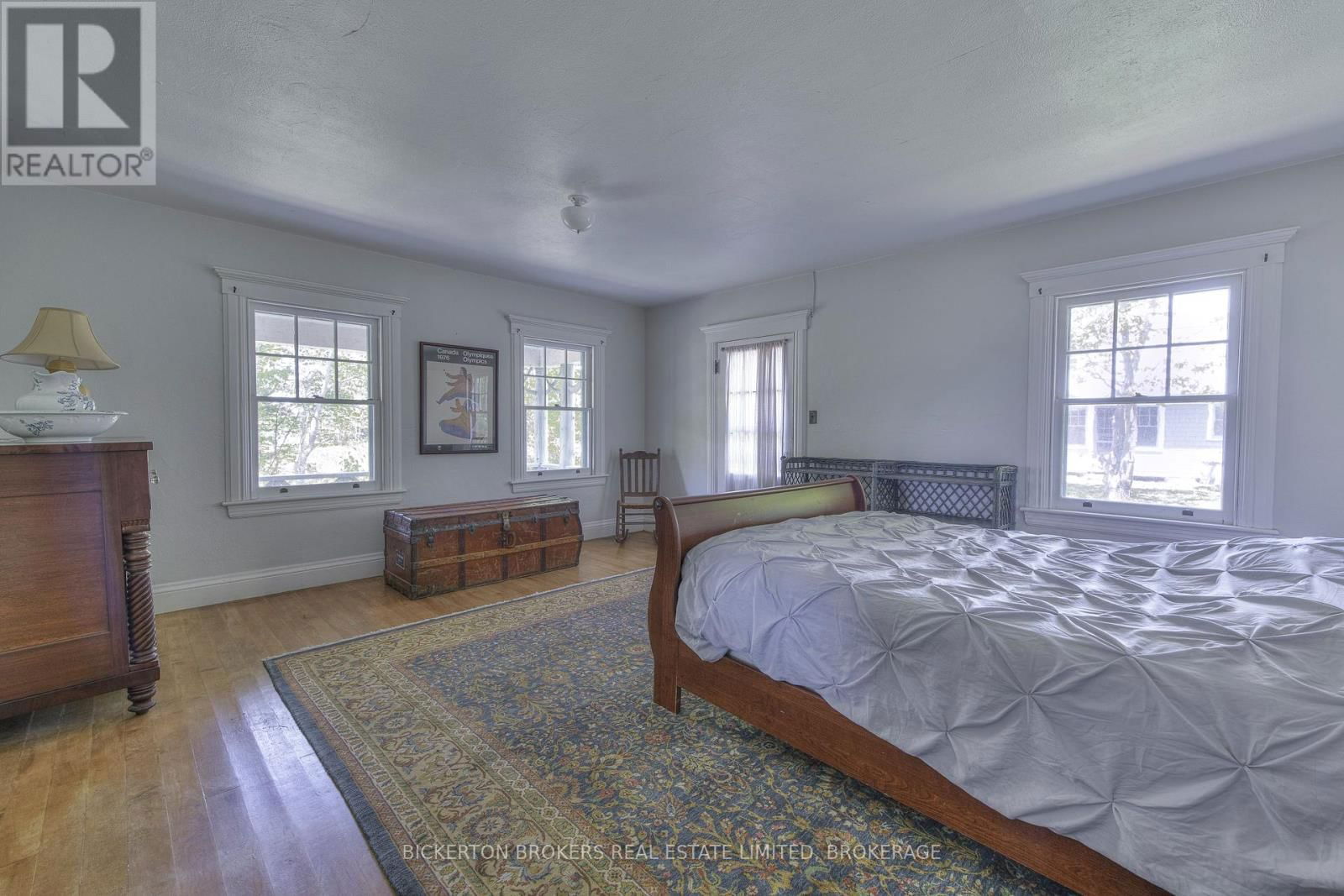 16 HAY ISLAND Image 40