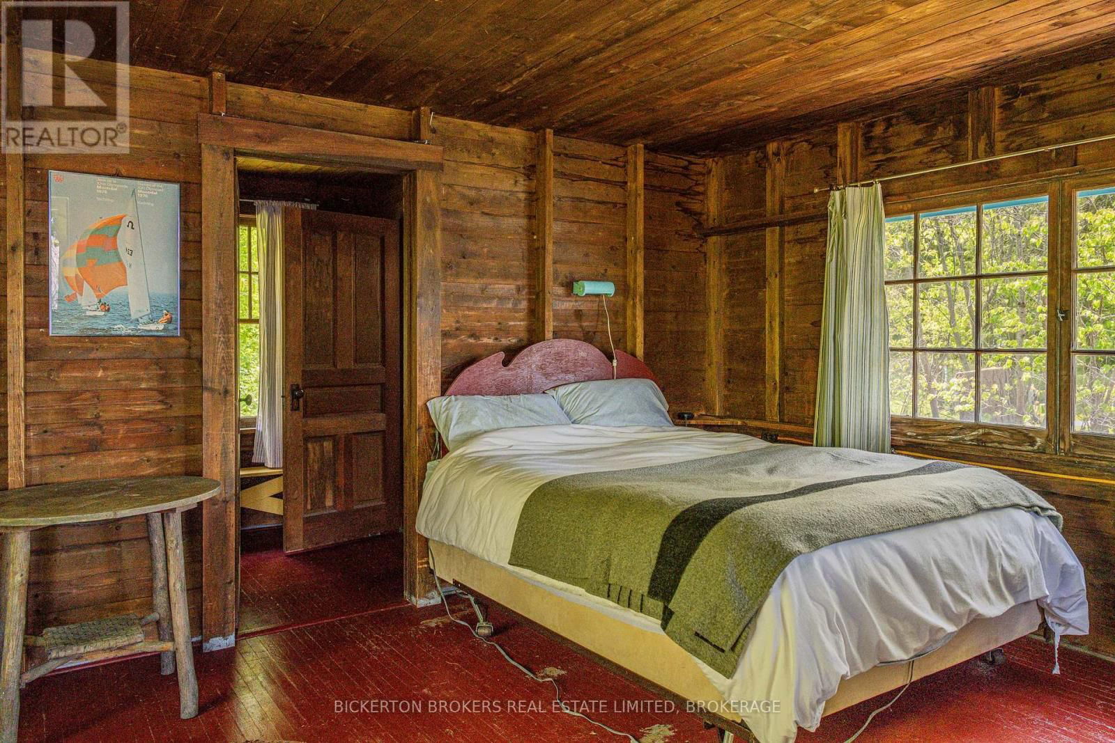 16 HAY ISLAND Image 44