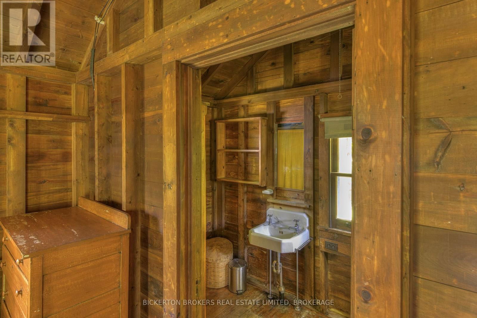 16 HAY ISLAND Image 45