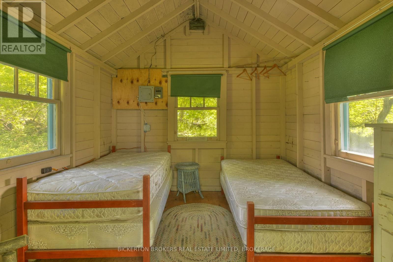 16 HAY ISLAND Image 47