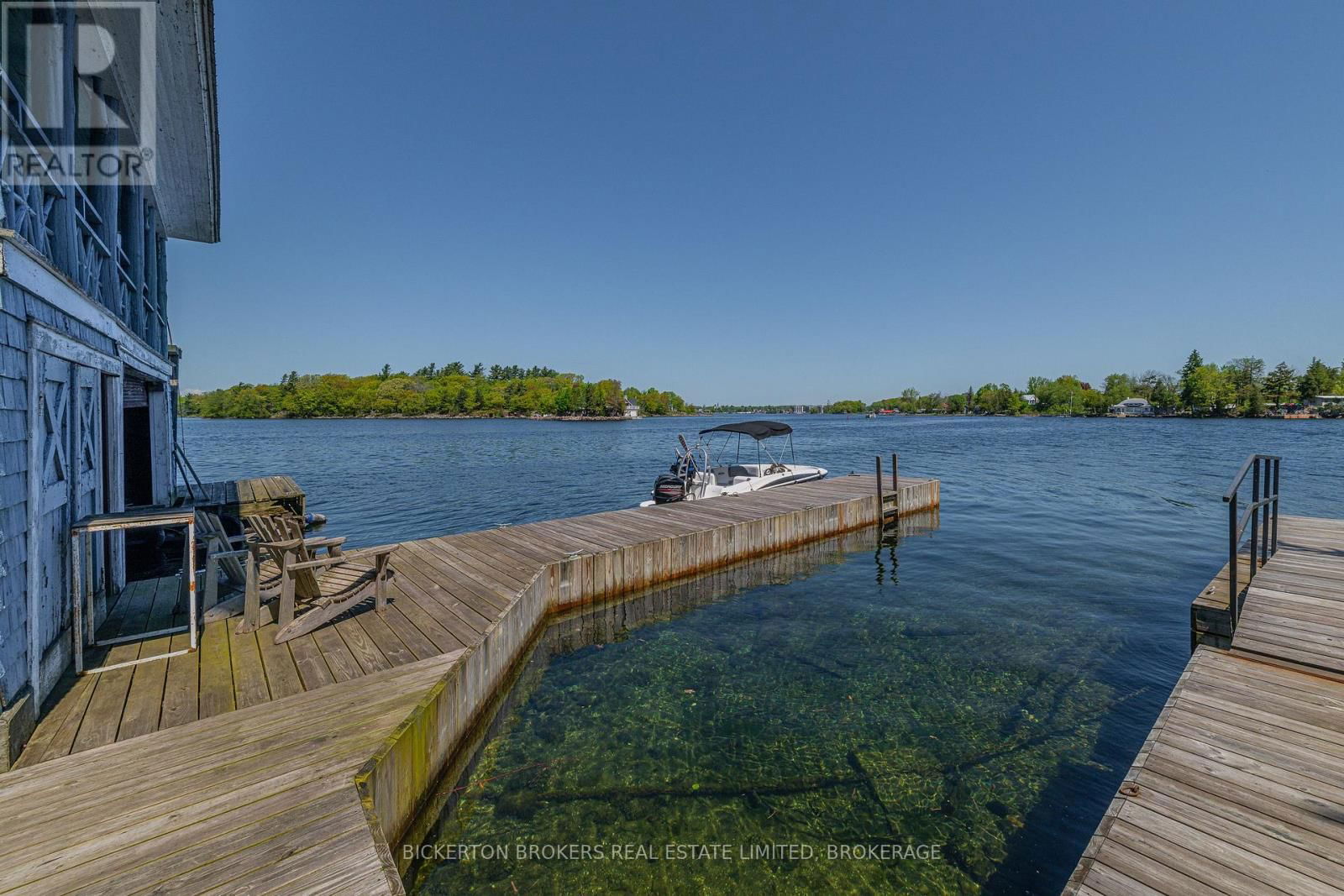 16 HAY ISLAND Image 5