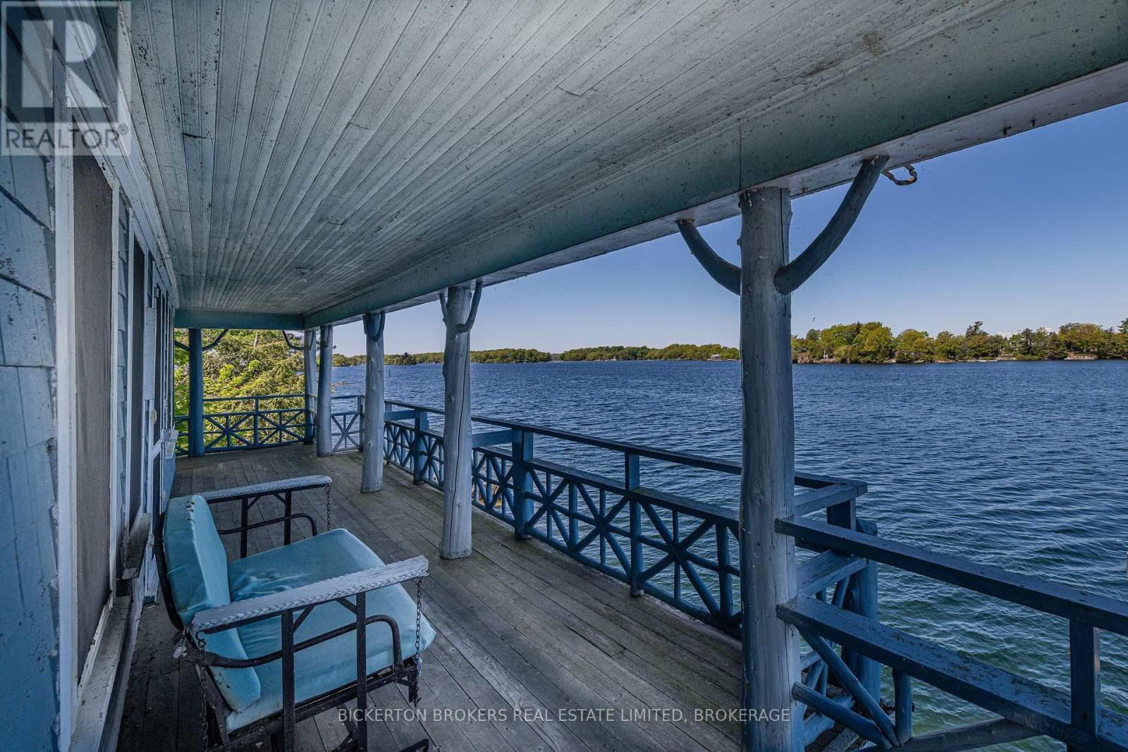 16 HAY ISLAND Image 9