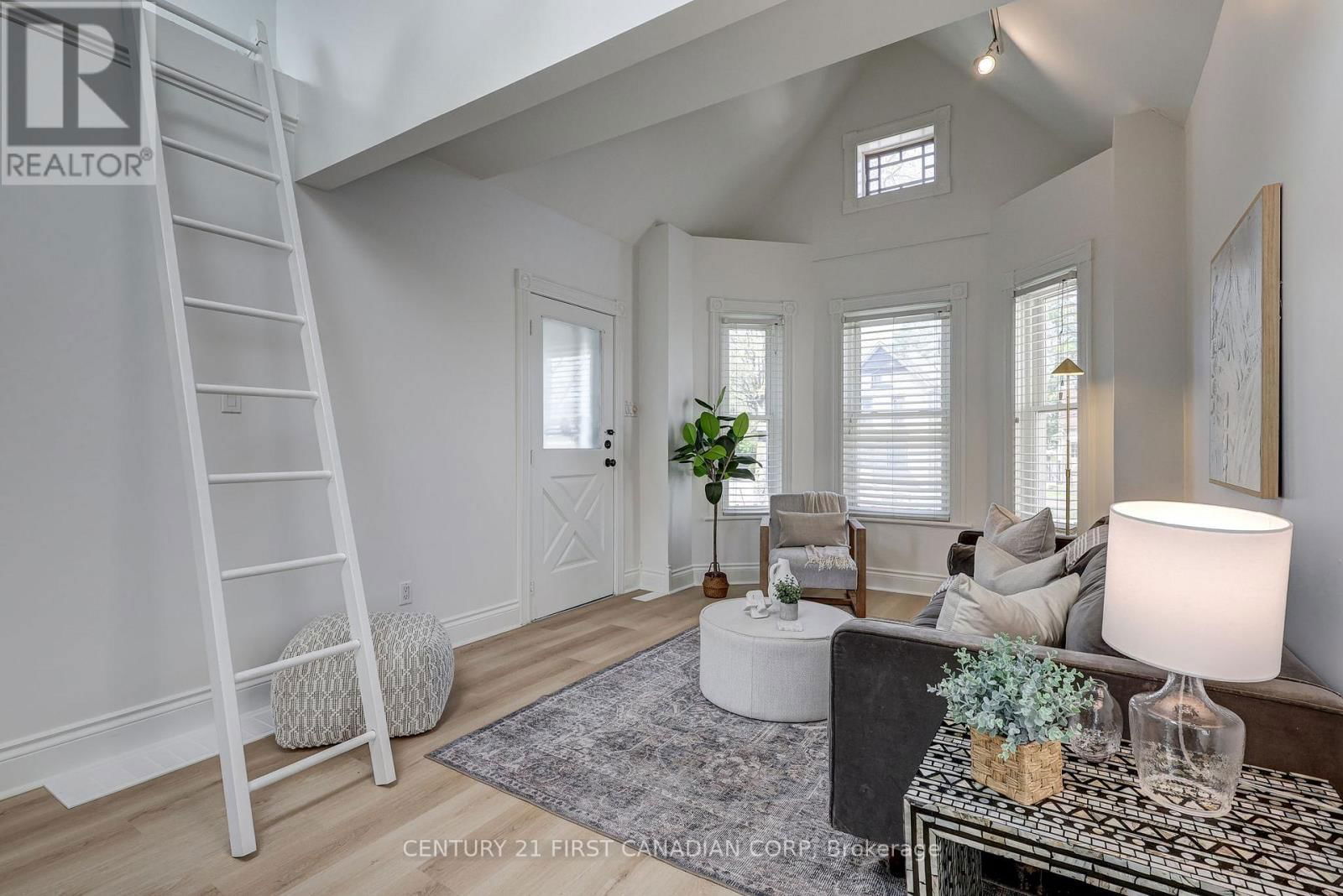 821 QUEENS AVENUE Image 10