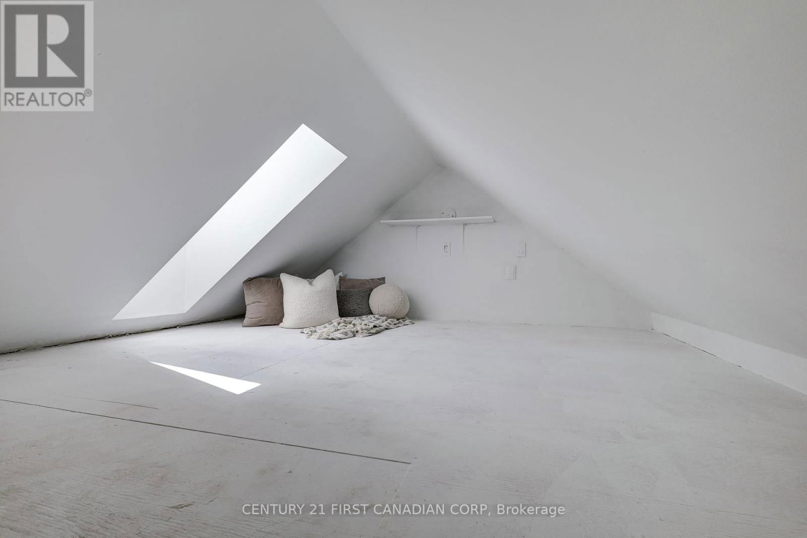 821 QUEENS AVENUE Image 11
