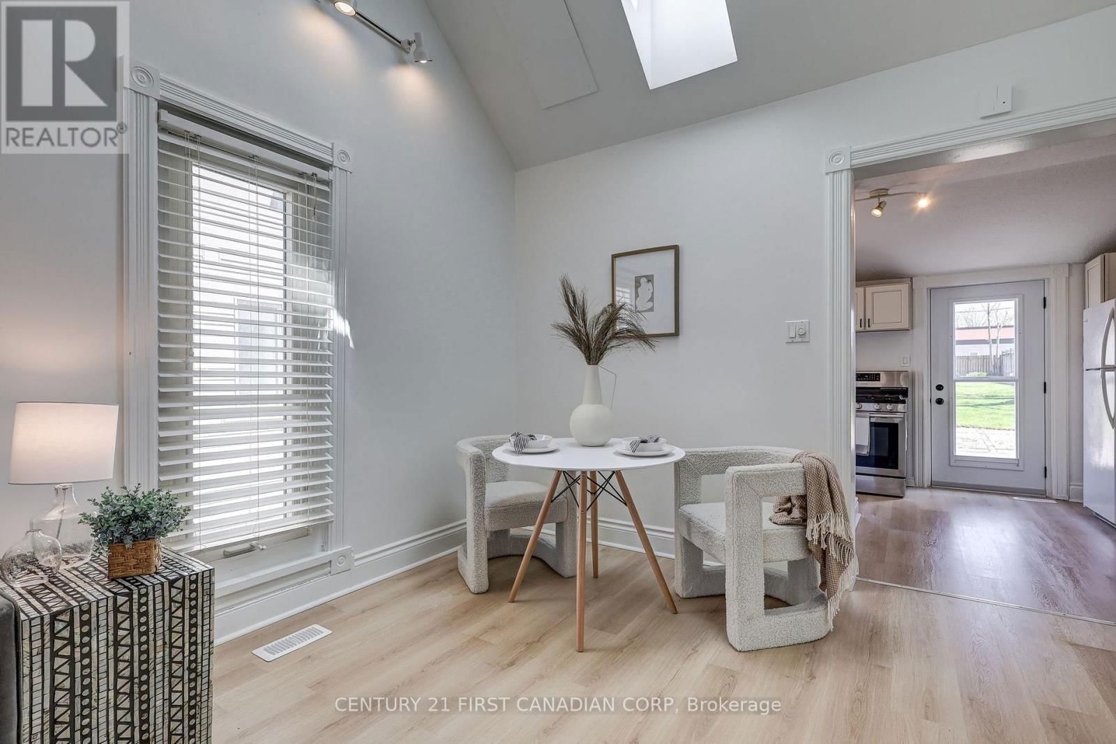 821 QUEENS AVENUE Image 14
