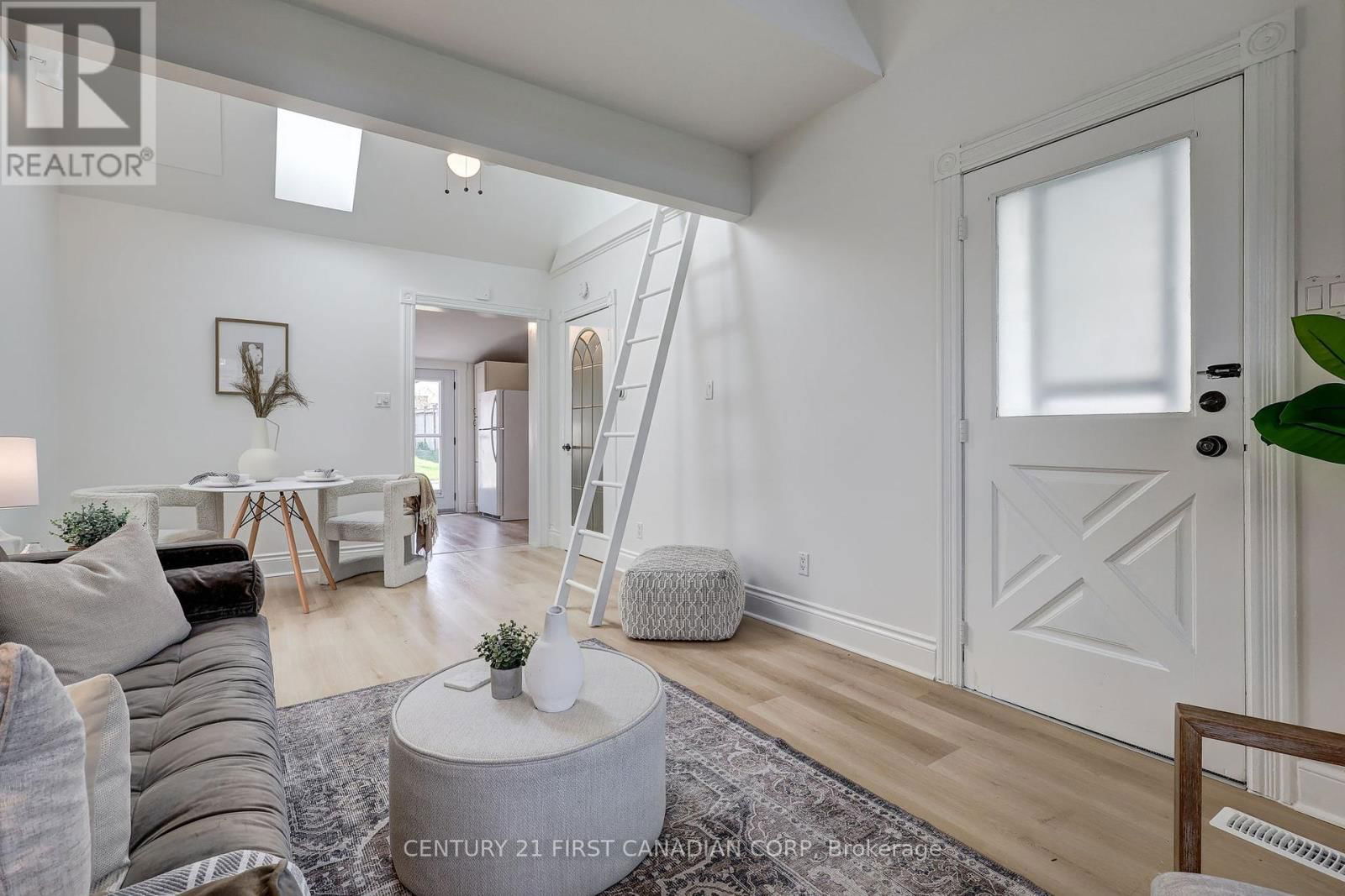 821 QUEENS AVENUE Image 16