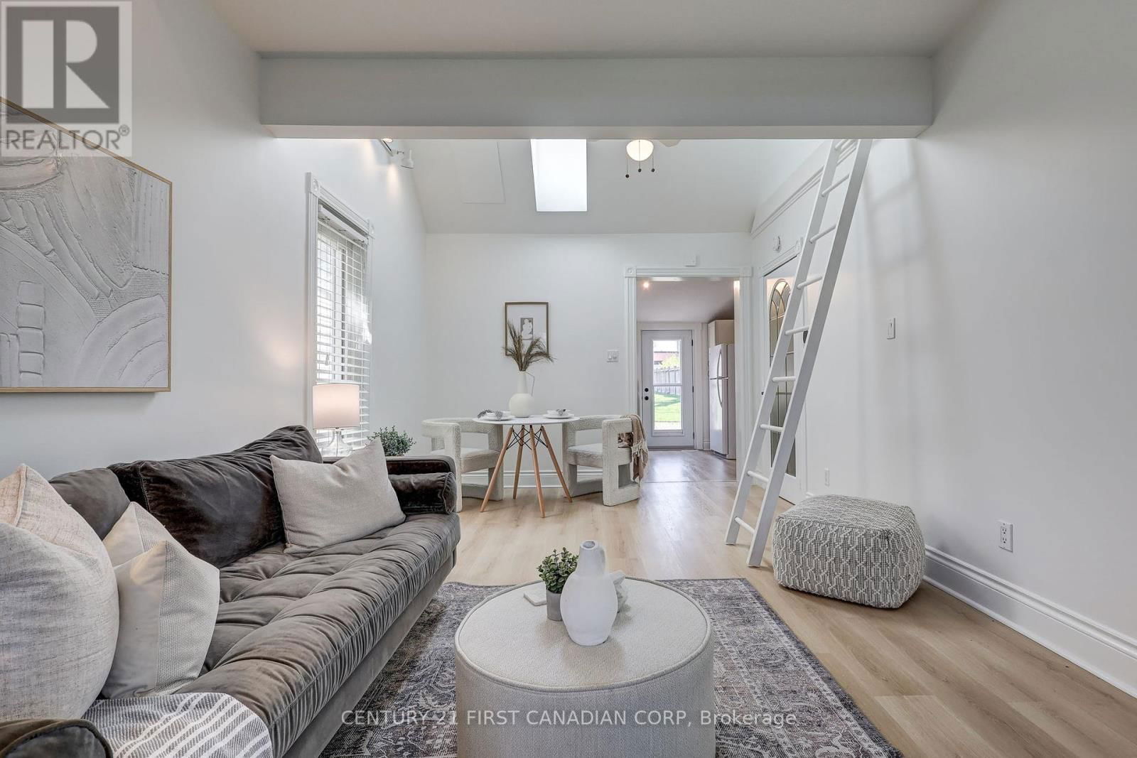 821 QUEENS AVENUE Image 17