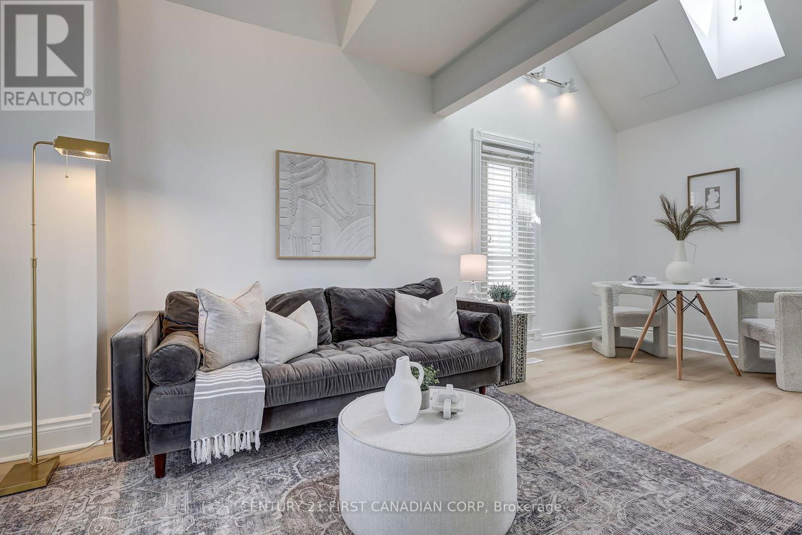 821 QUEENS AVENUE Image 18