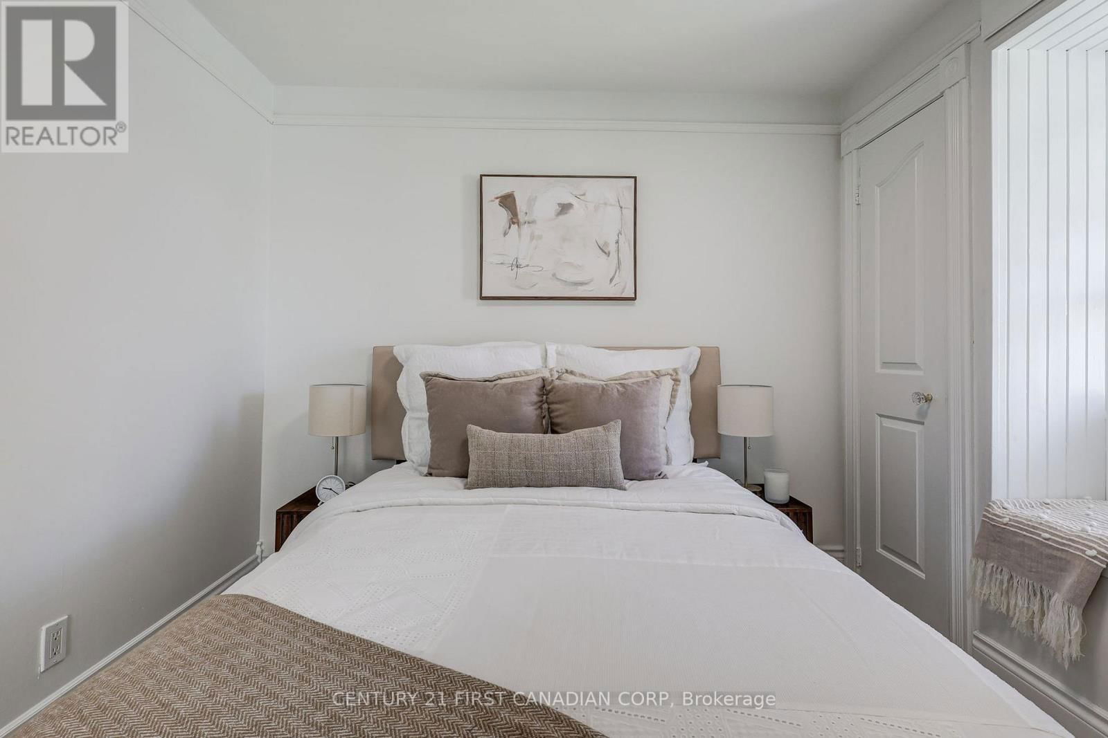 821 QUEENS AVENUE Image 27