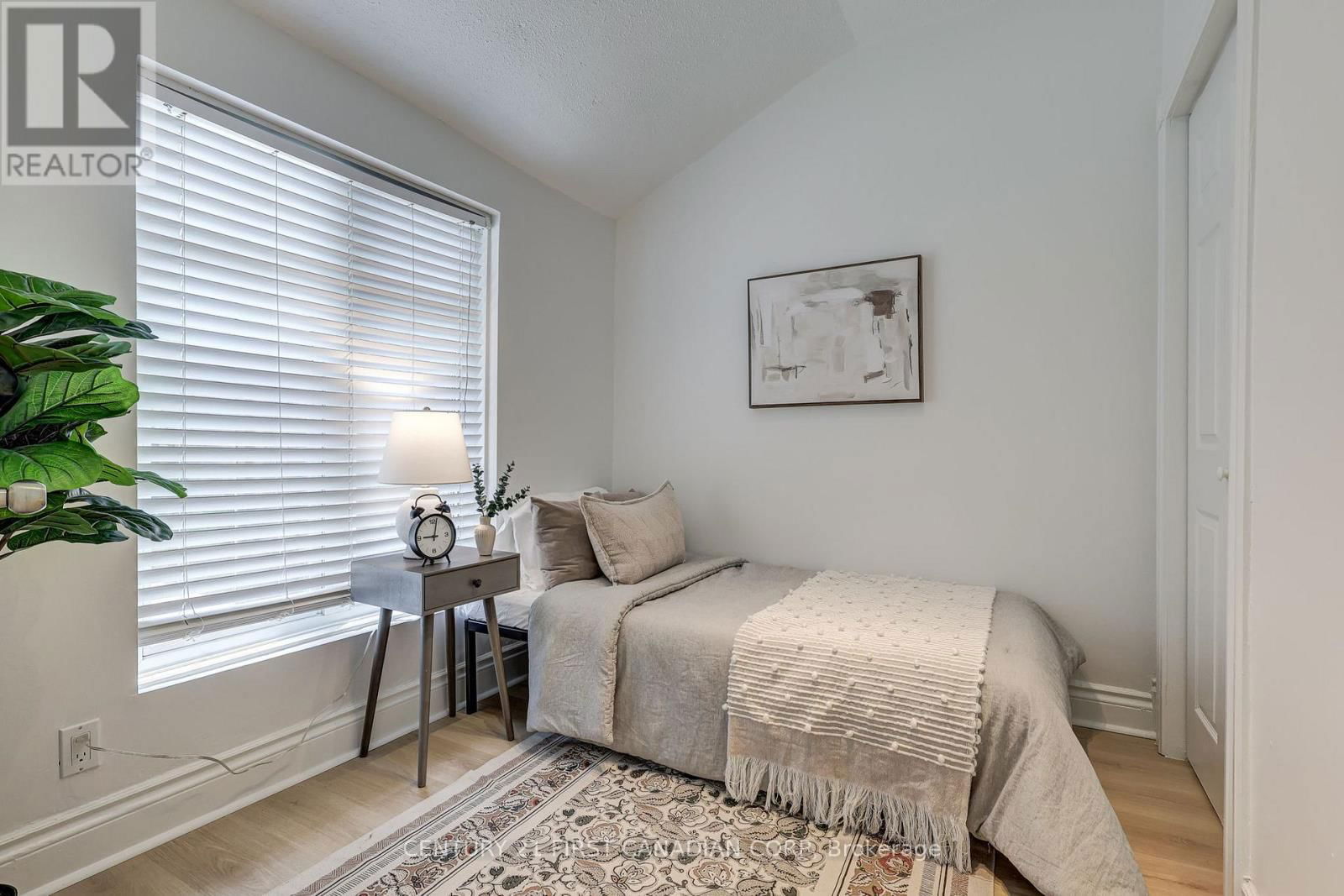 821 QUEENS AVENUE Image 29