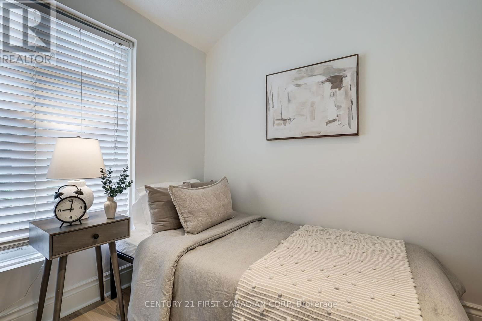 821 QUEENS AVENUE Image 30