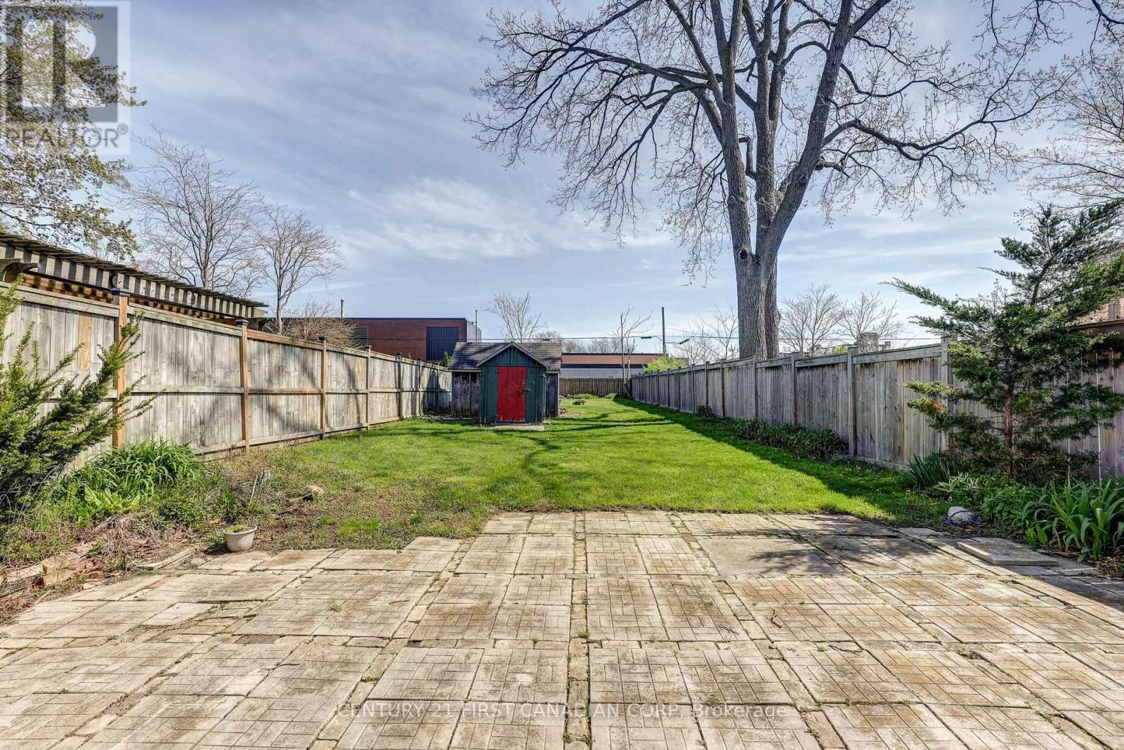 821 QUEENS AVENUE Image 35