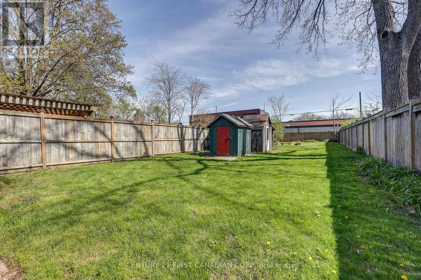 821 QUEENS AVENUE Image 36