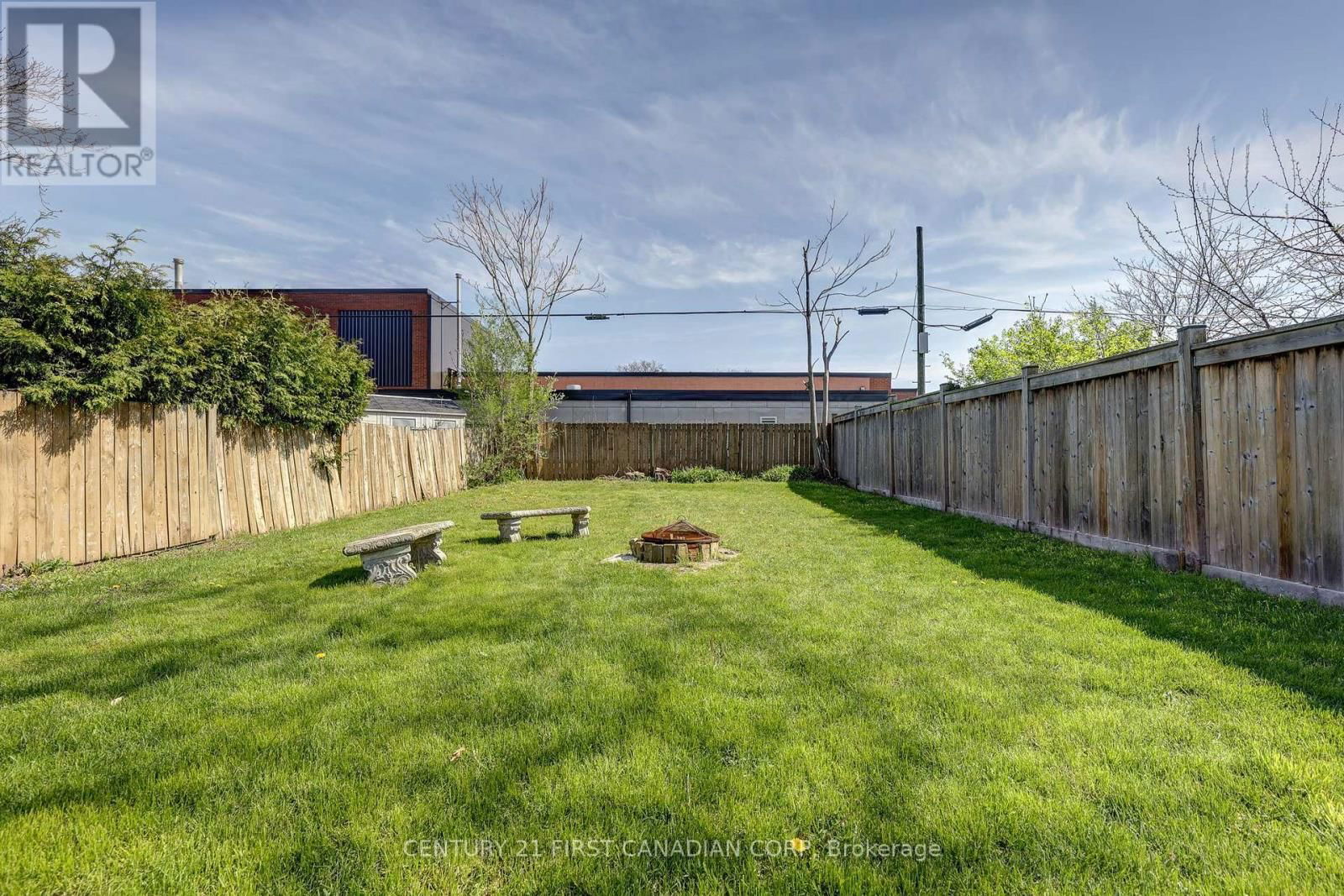 821 QUEENS AVENUE Image 38
