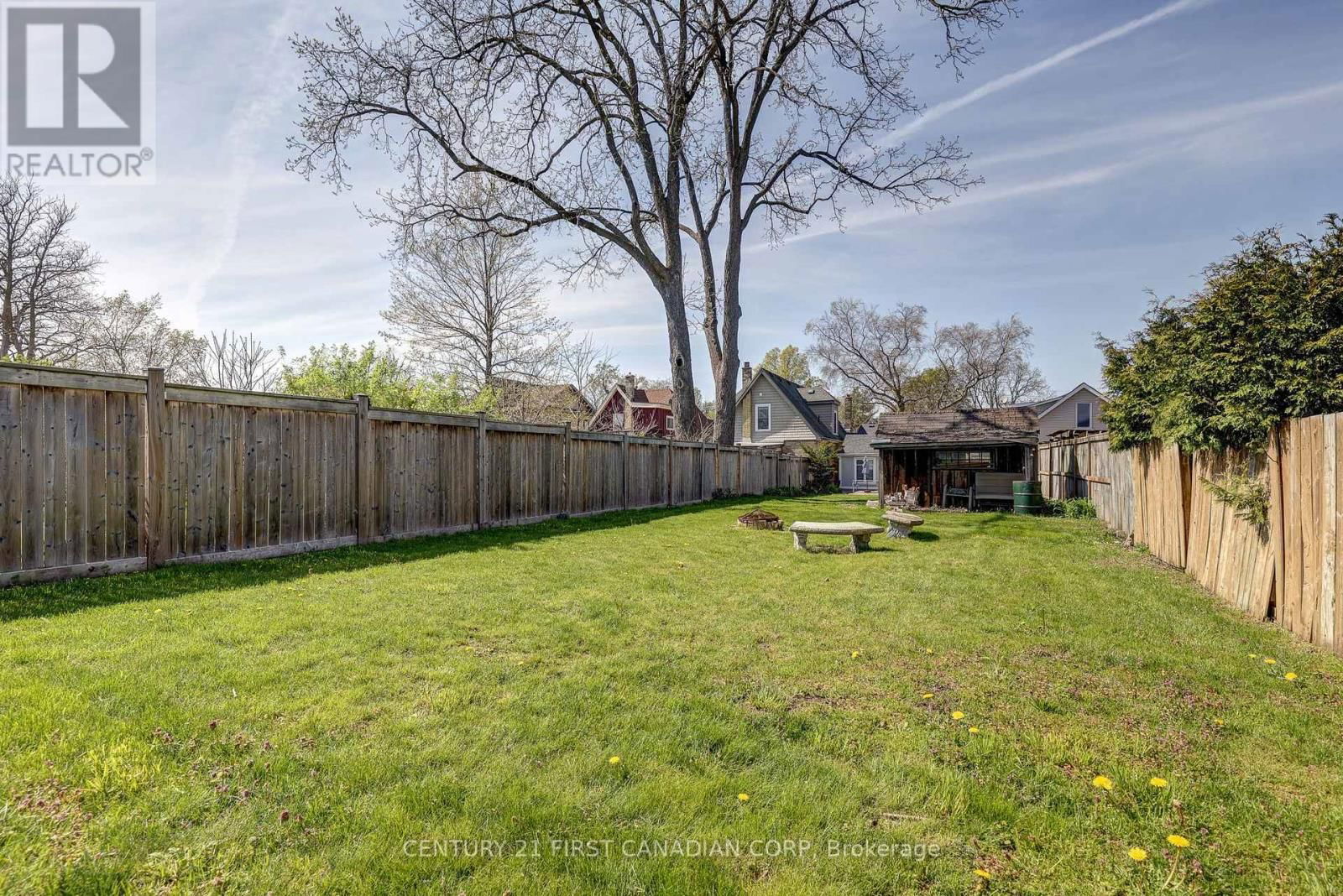 821 QUEENS AVENUE Image 40