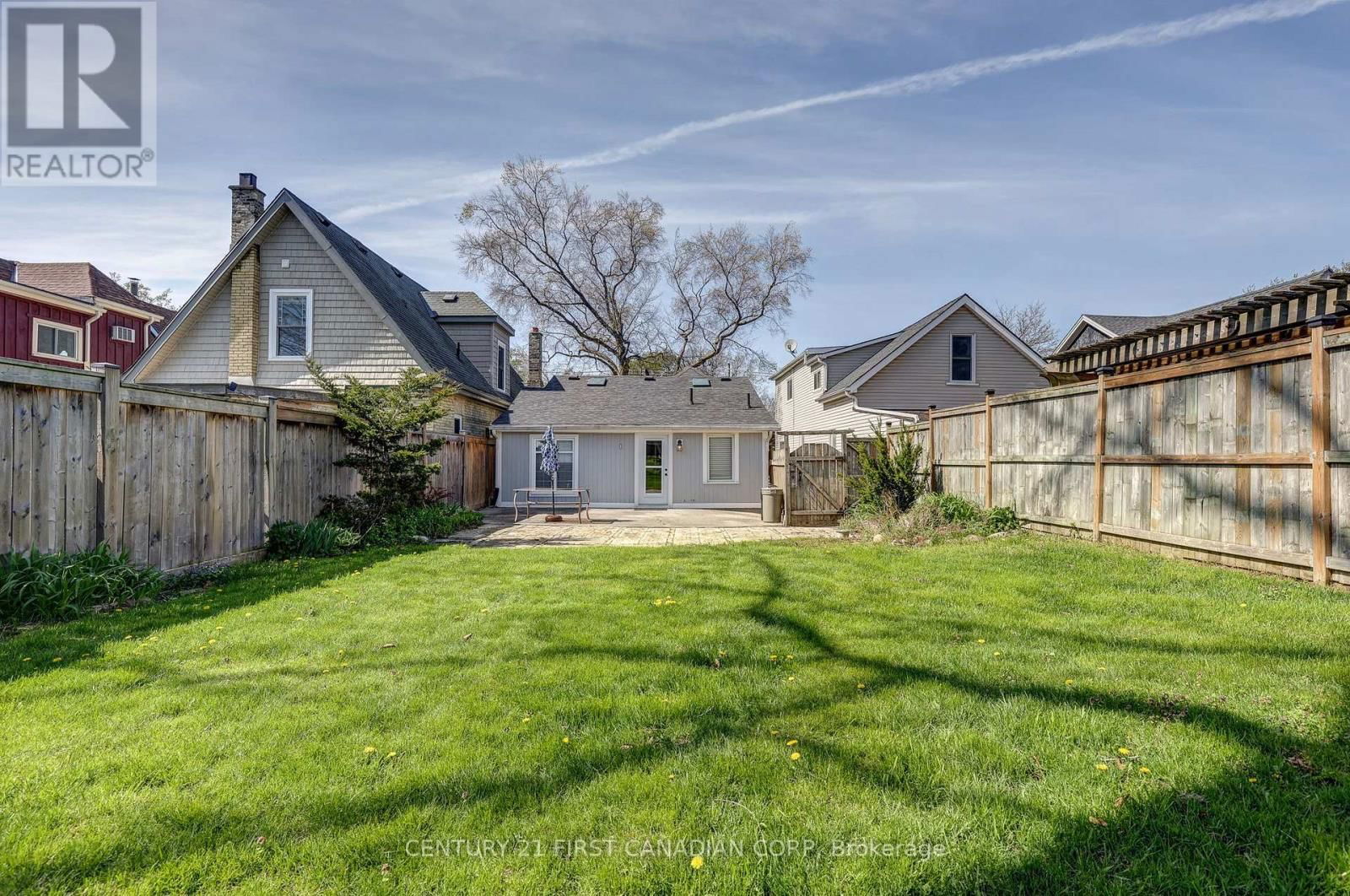 821 QUEENS AVENUE Image 42