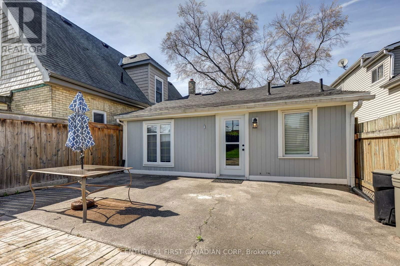 821 QUEENS AVENUE Image 44