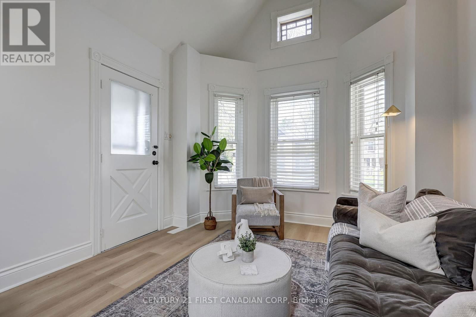 821 QUEENS AVENUE Image 5