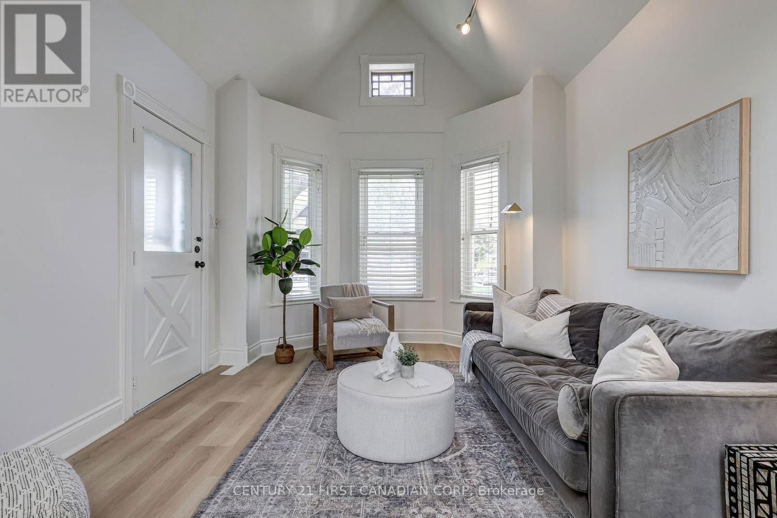 821 QUEENS AVENUE Image 6