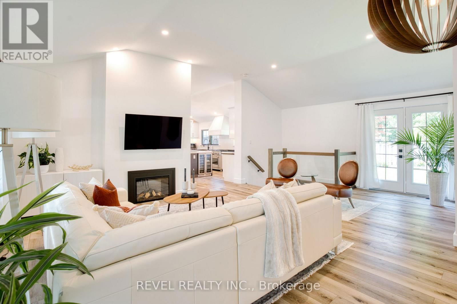 793 GREEN LANE Image 15