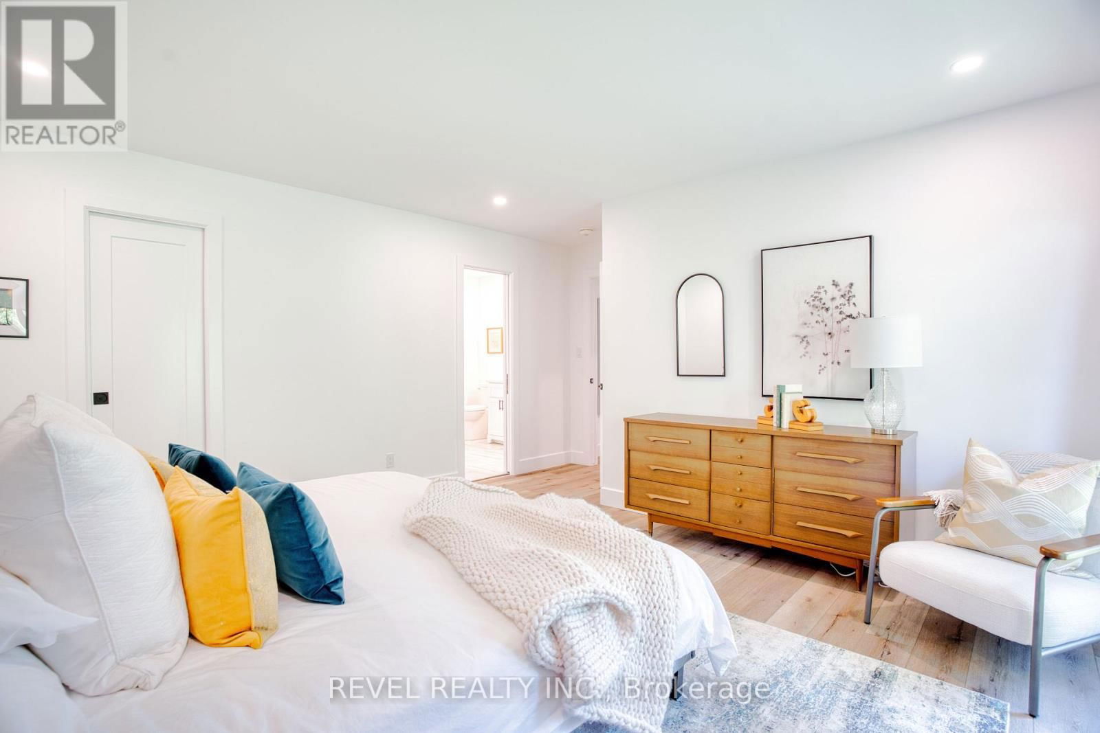 793 GREEN LANE Image 20