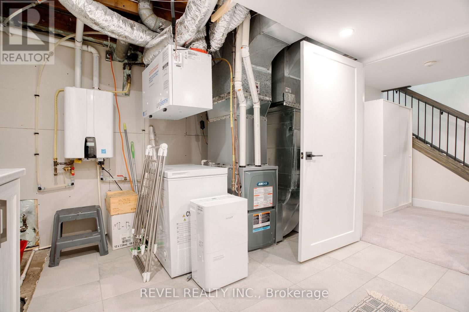 793 GREEN LANE Image 27