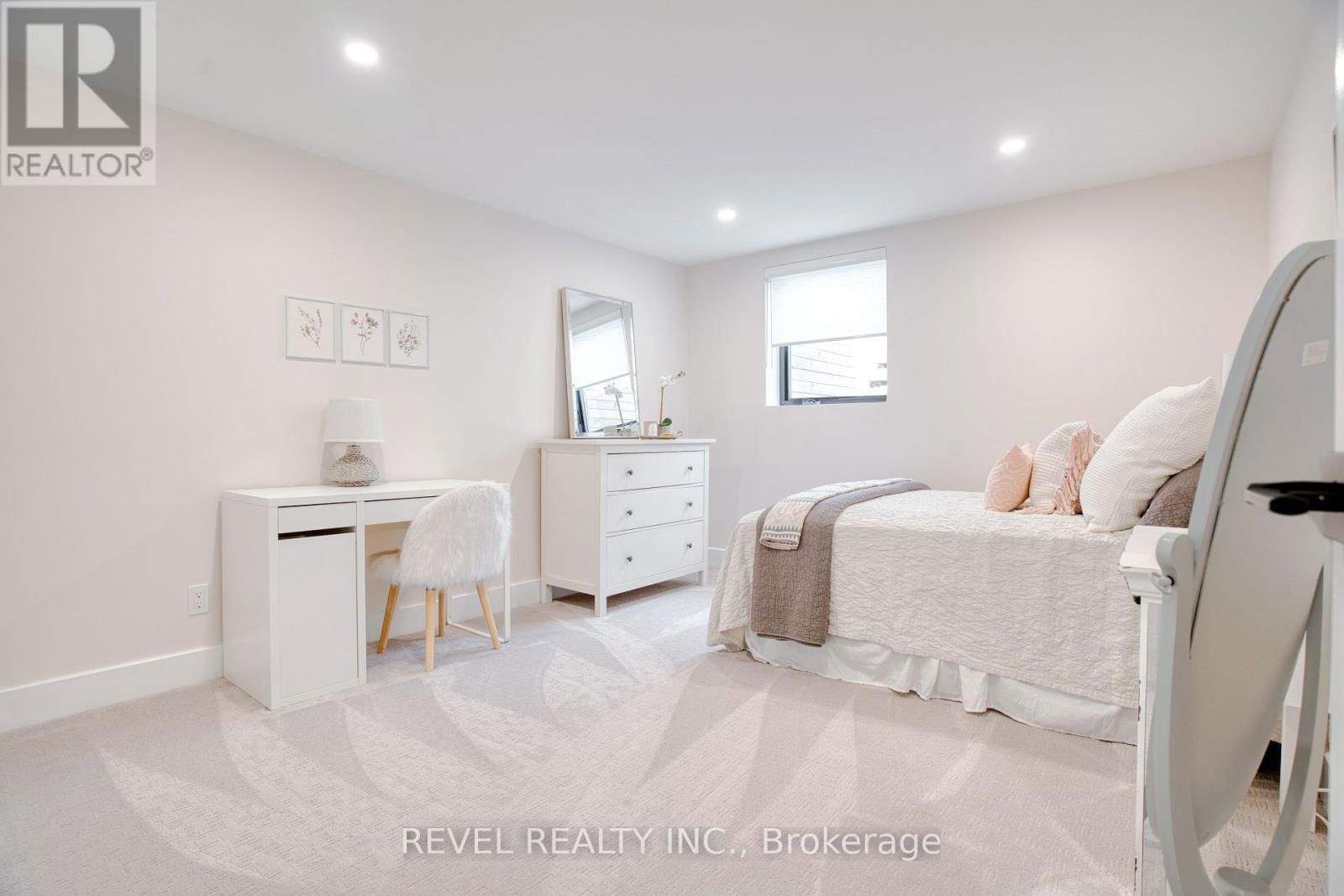 793 GREEN LANE Image 32